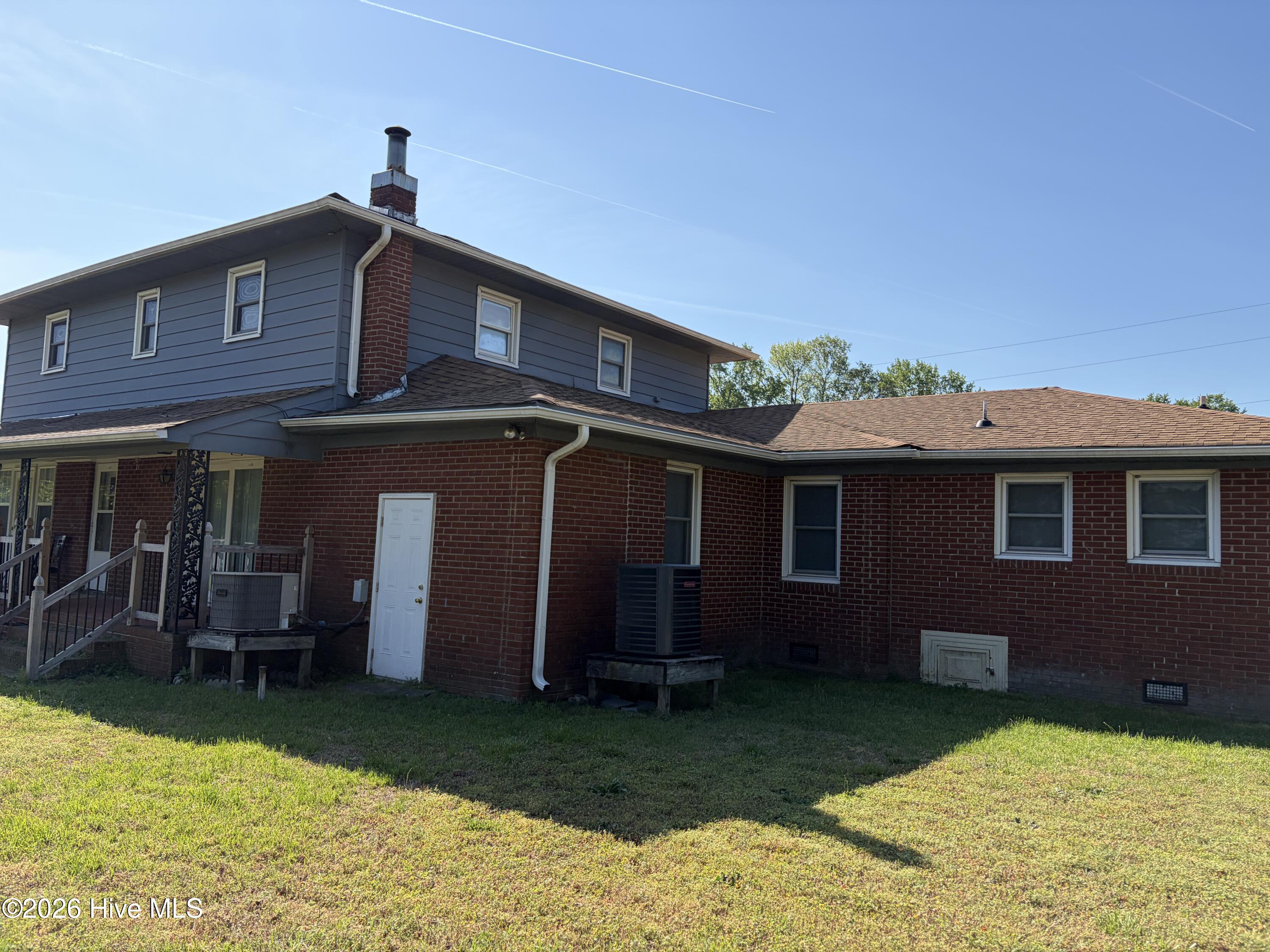 310 Greenfield Boulevard Property Photo 3