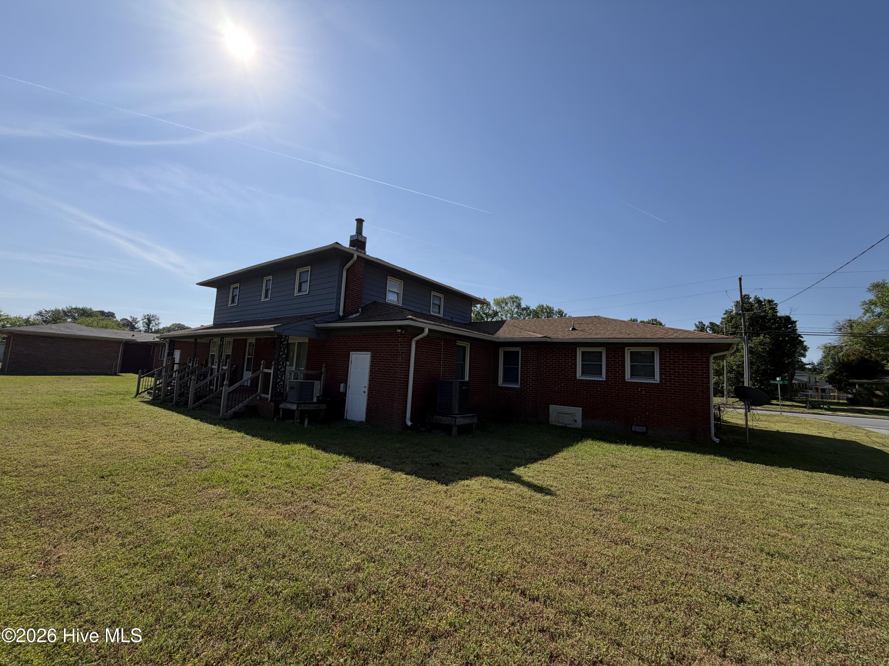 310 Greenfield Boulevard Property Photo 4