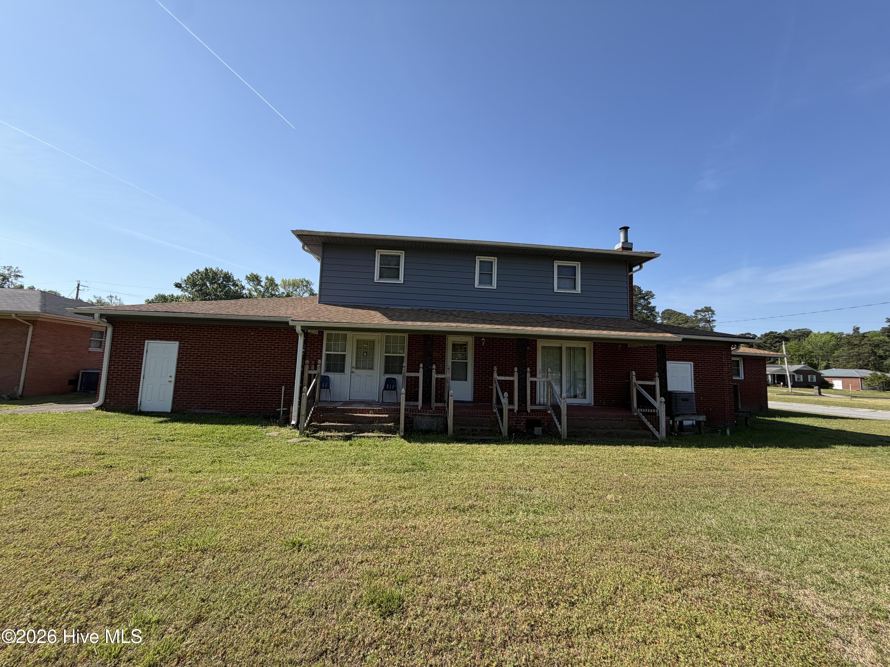 310 Greenfield Boulevard Property Photo 5