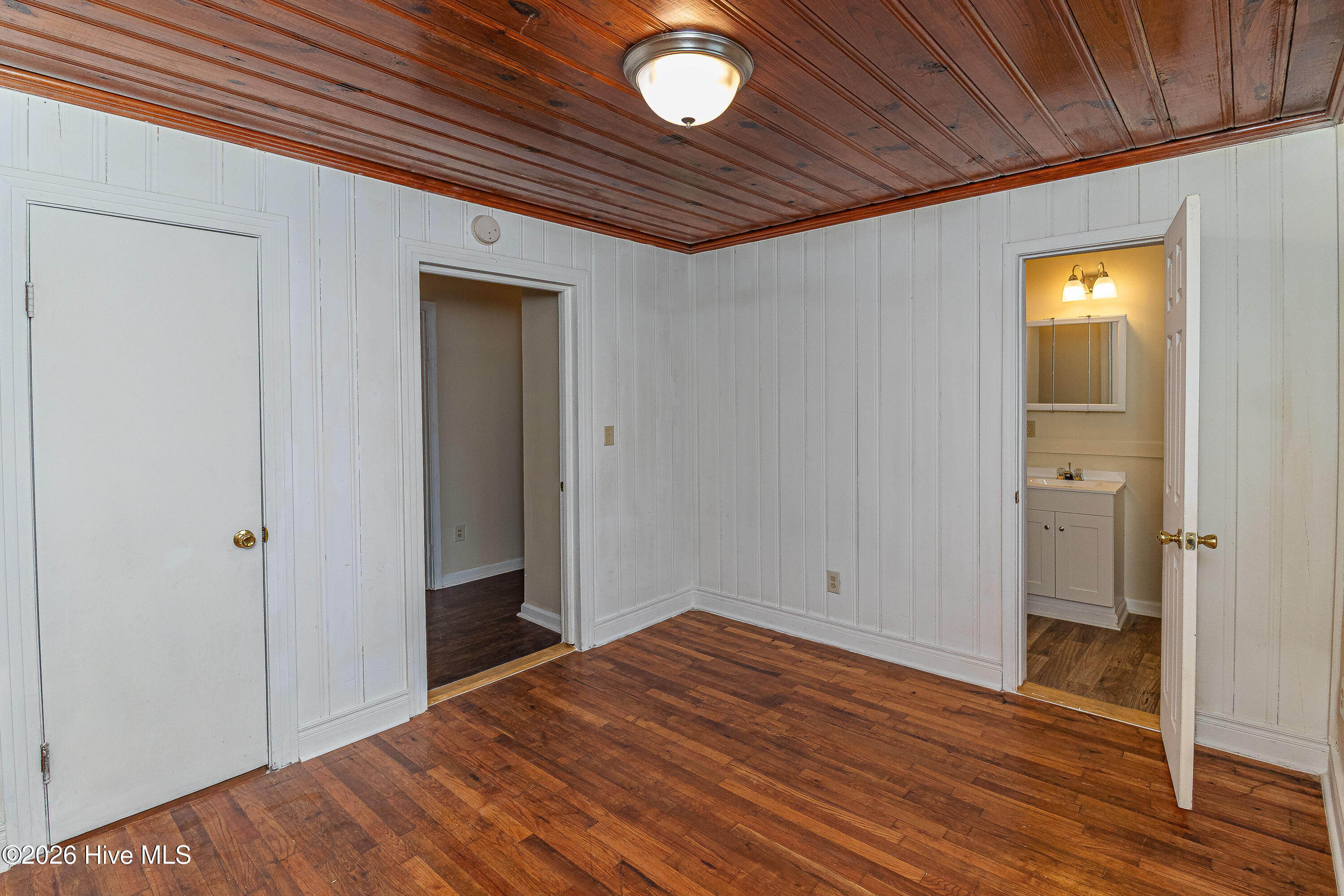 213 Oak Street Property Photo 2