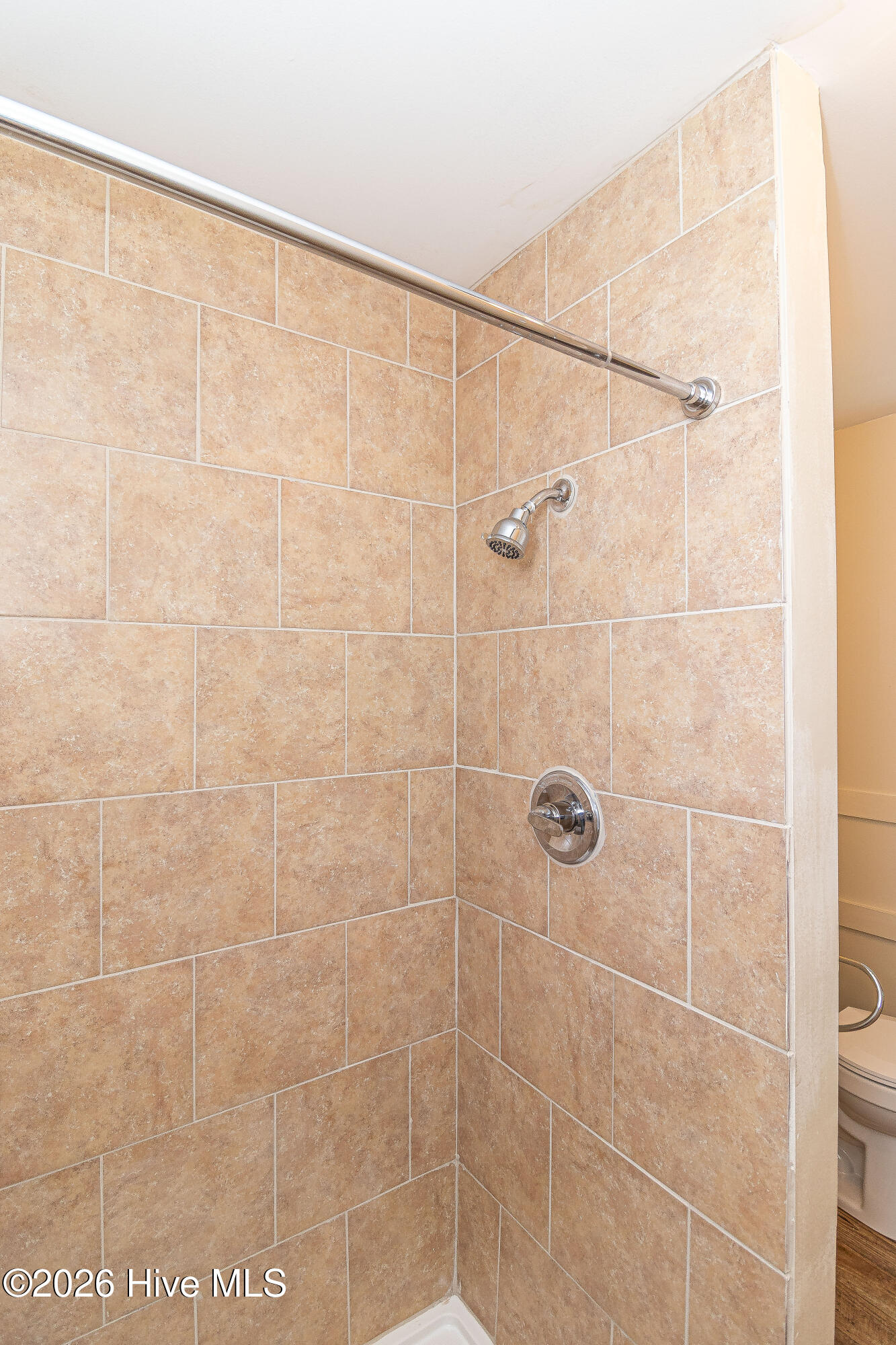 213 Oak Street Property Photo 4