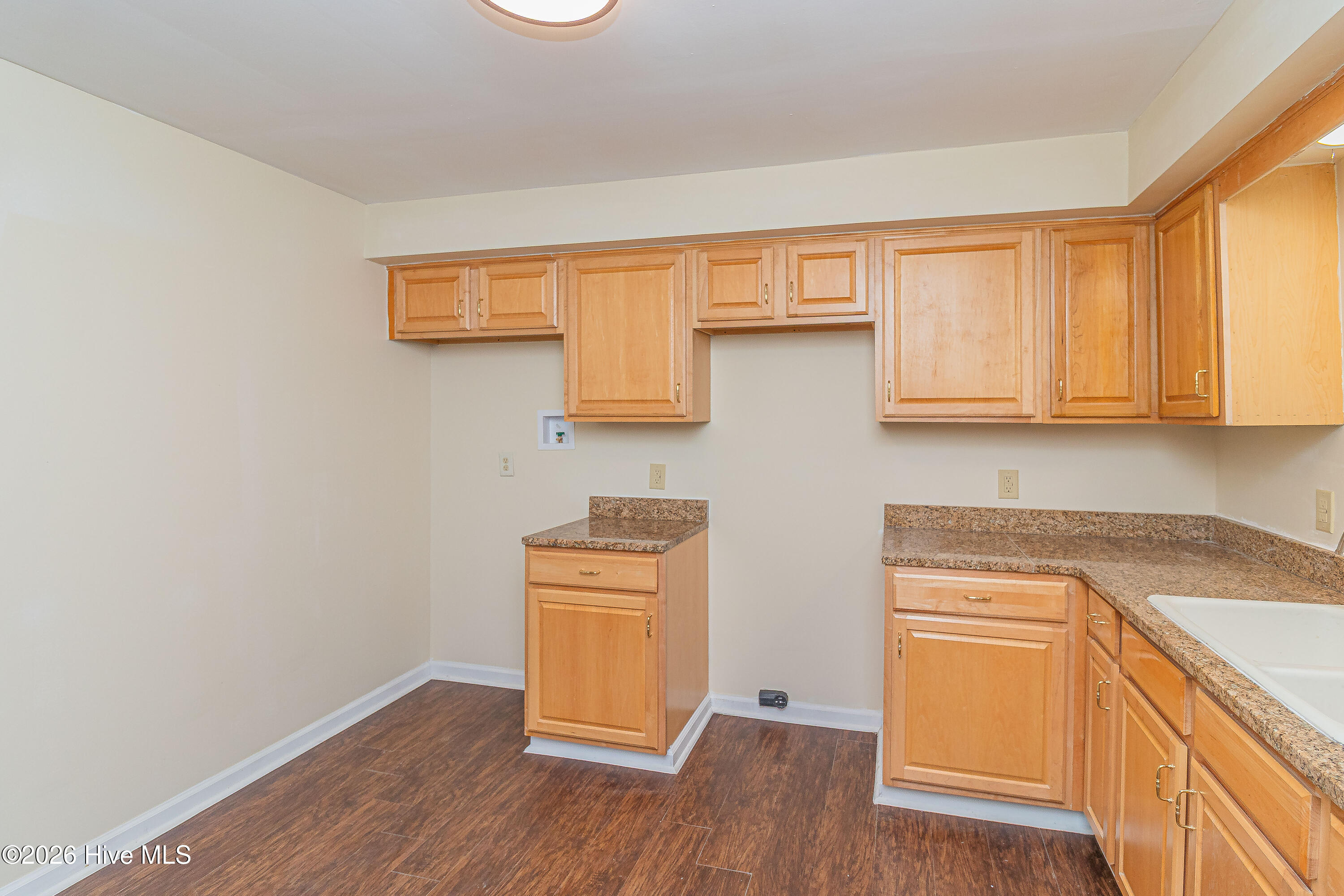 213 Oak Street Property Photo 8