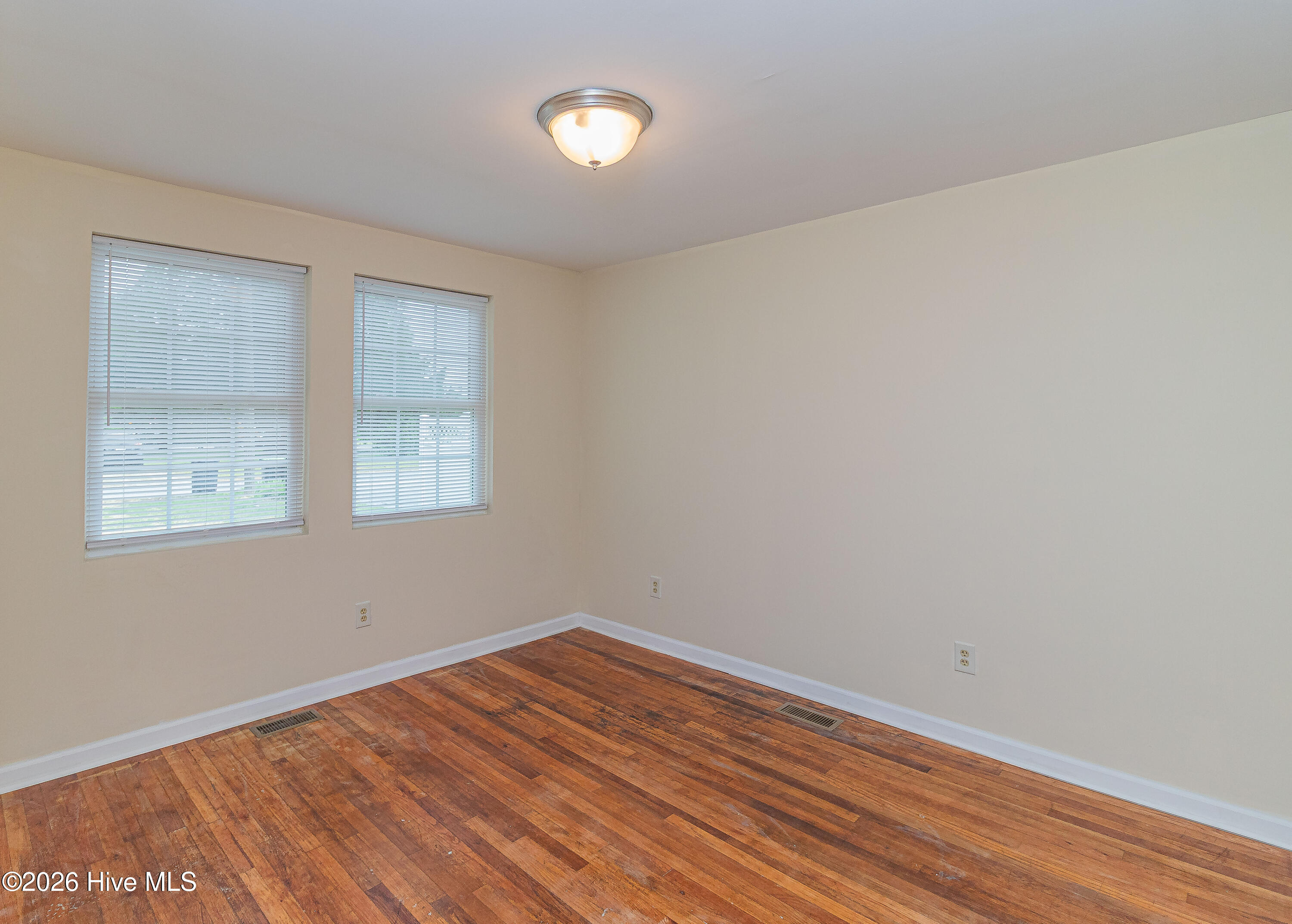 213 Oak Street Property Photo 9
