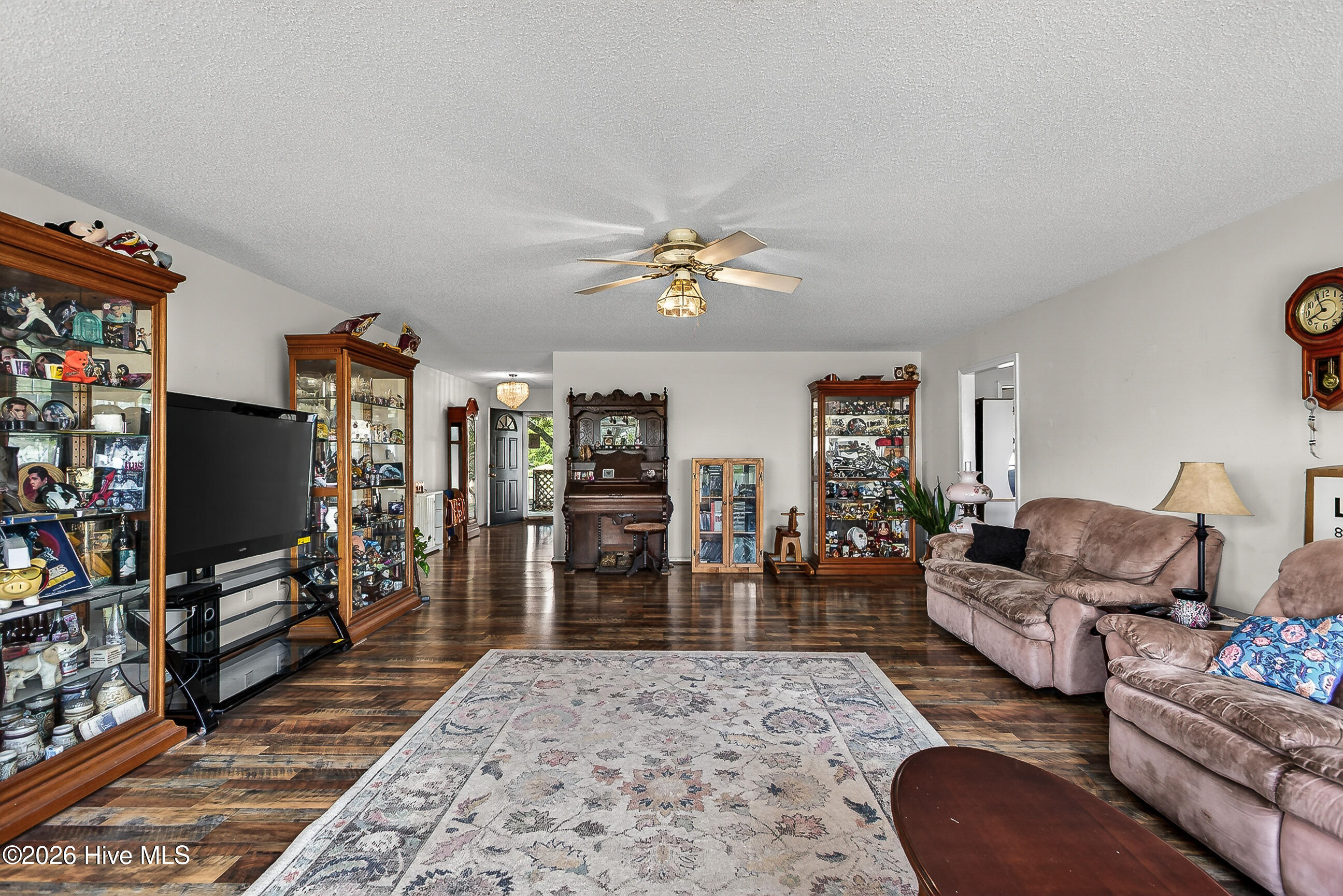 171 Frost Road Property Photo 6