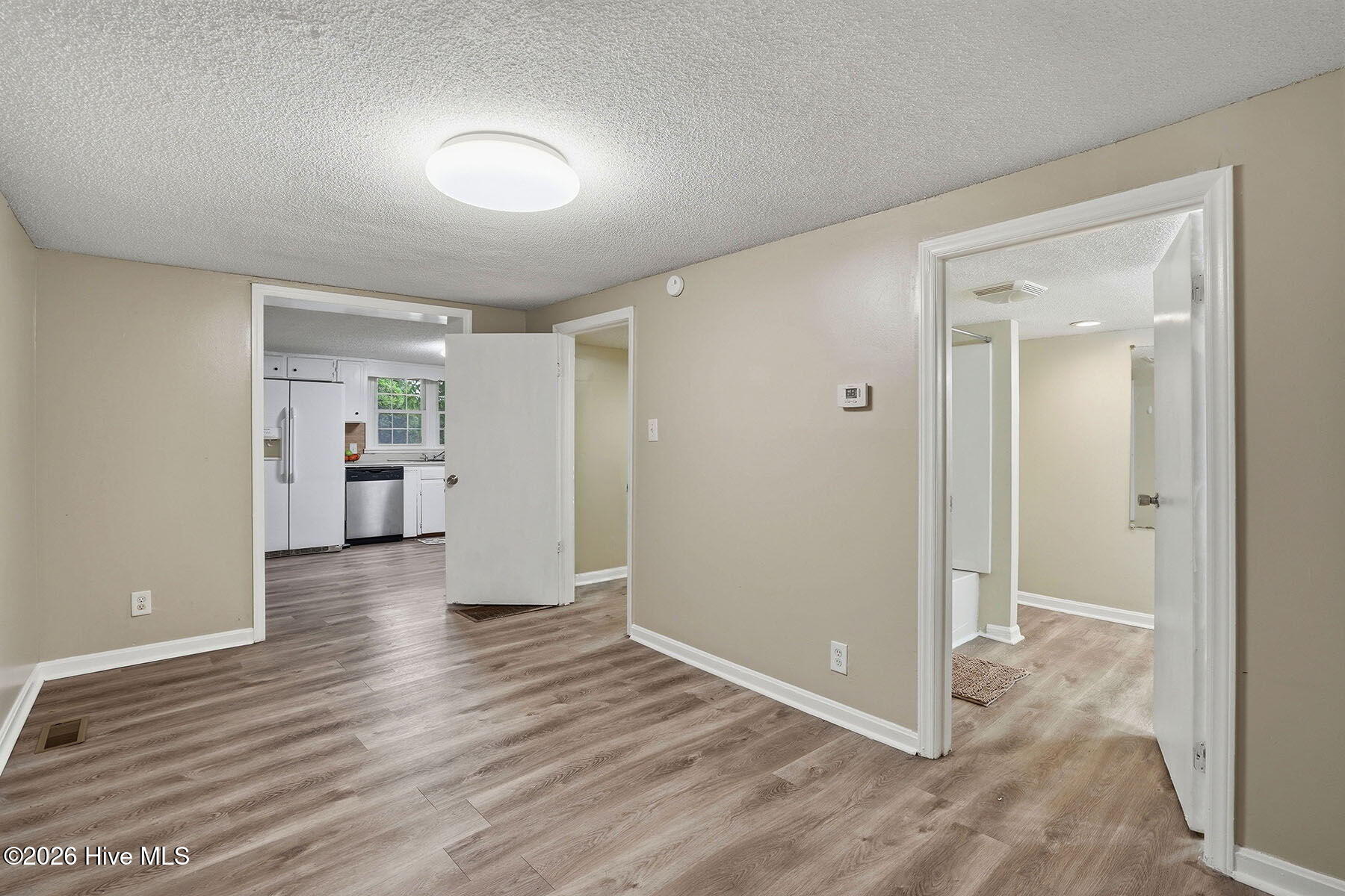 204 W Hill Street Property Photo 6