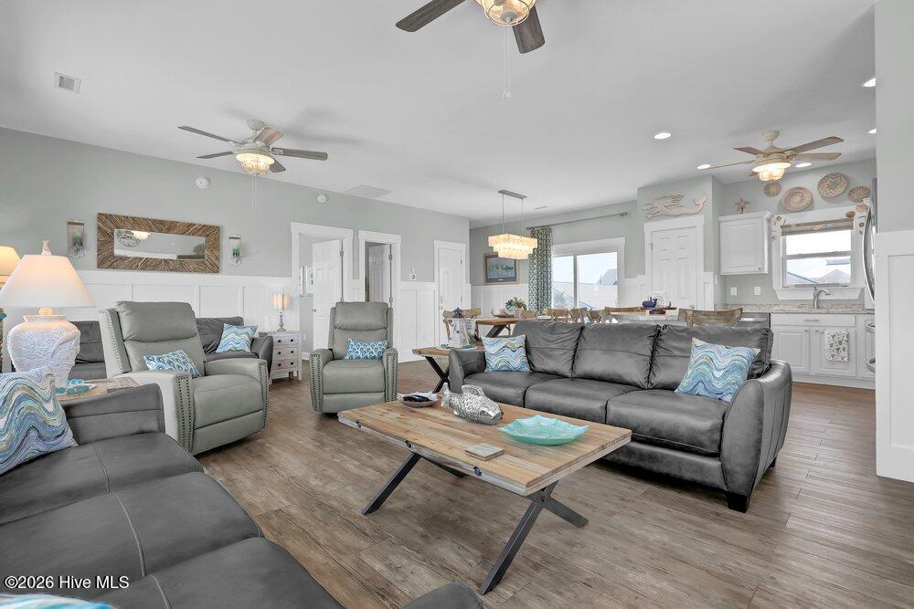 2416 Island Drive Property Photo 16