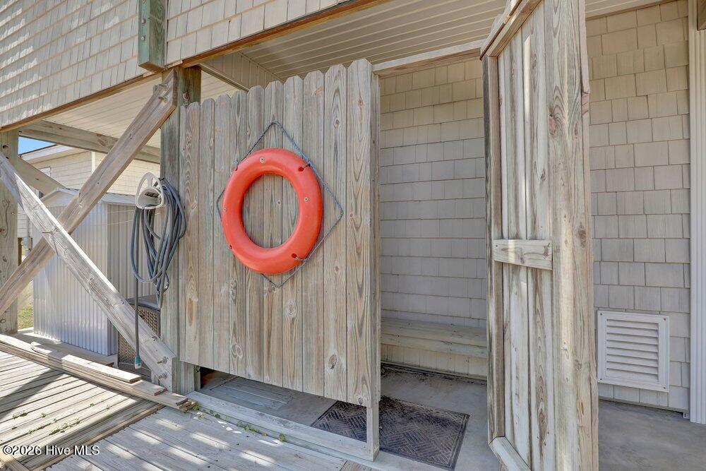 2416 Island Drive Property Photo 41