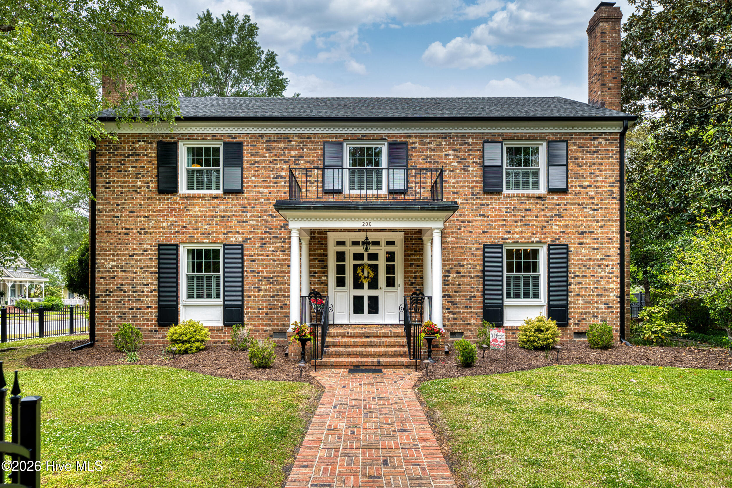 200 E Park Avenue Property Photo 1