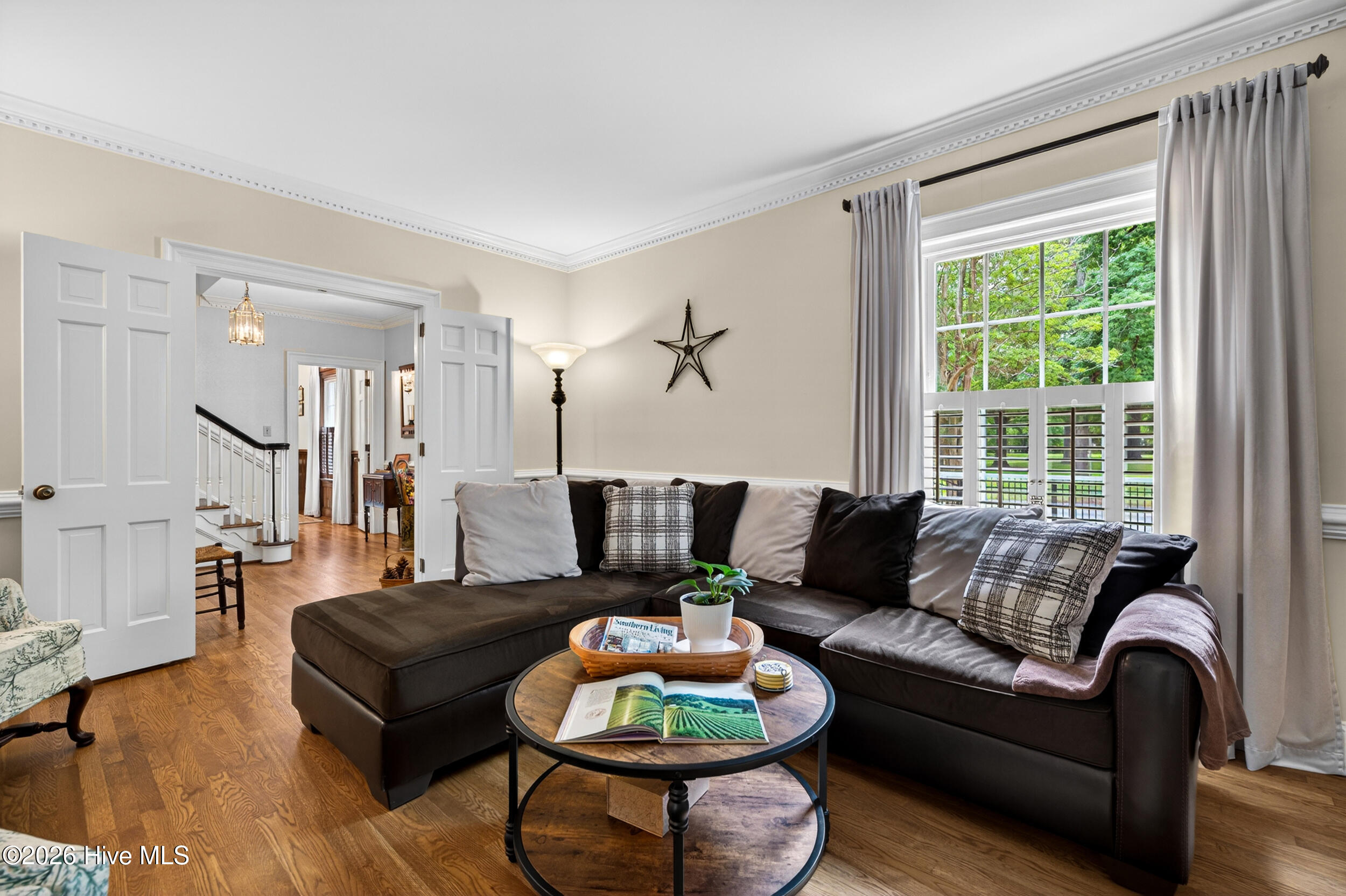 200 E Park Avenue Property Photo 8