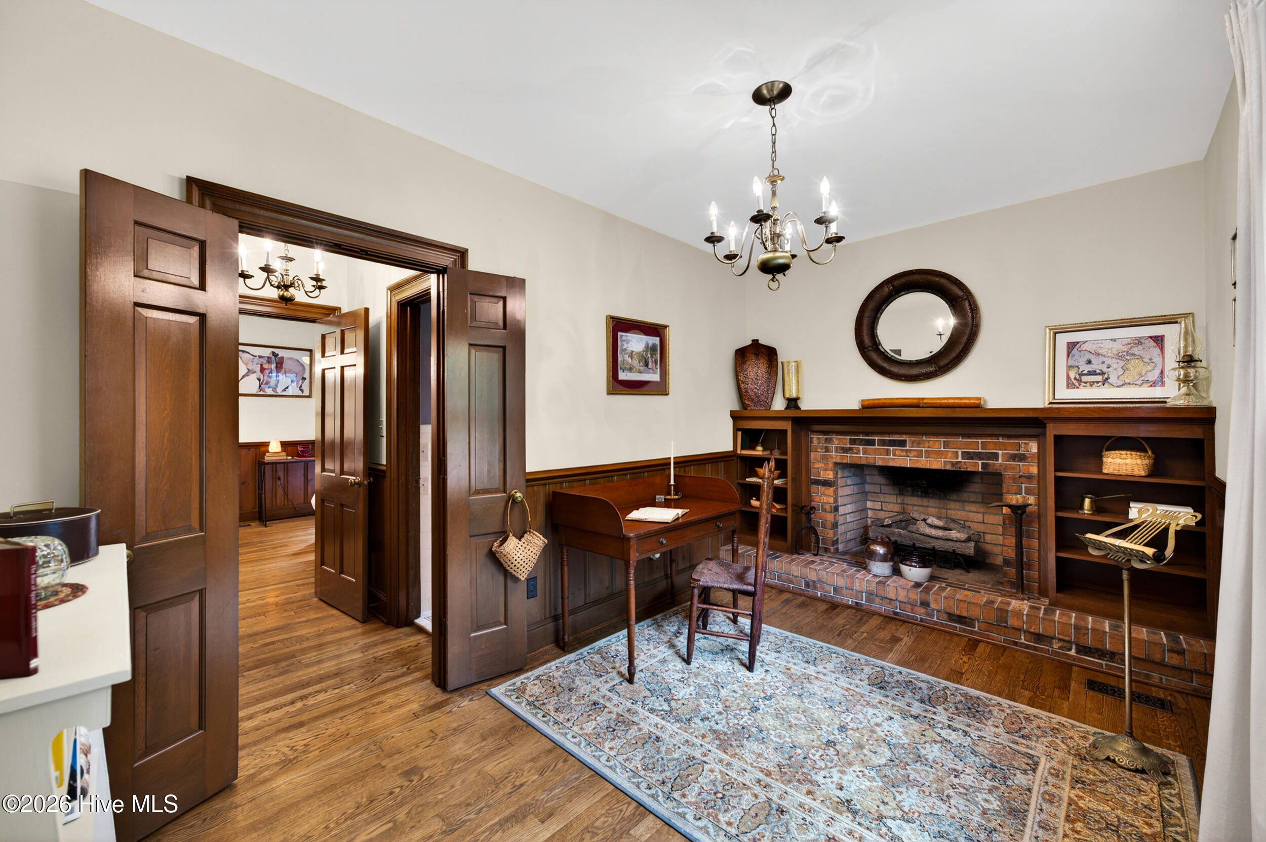 200 E Park Avenue Property Photo 9