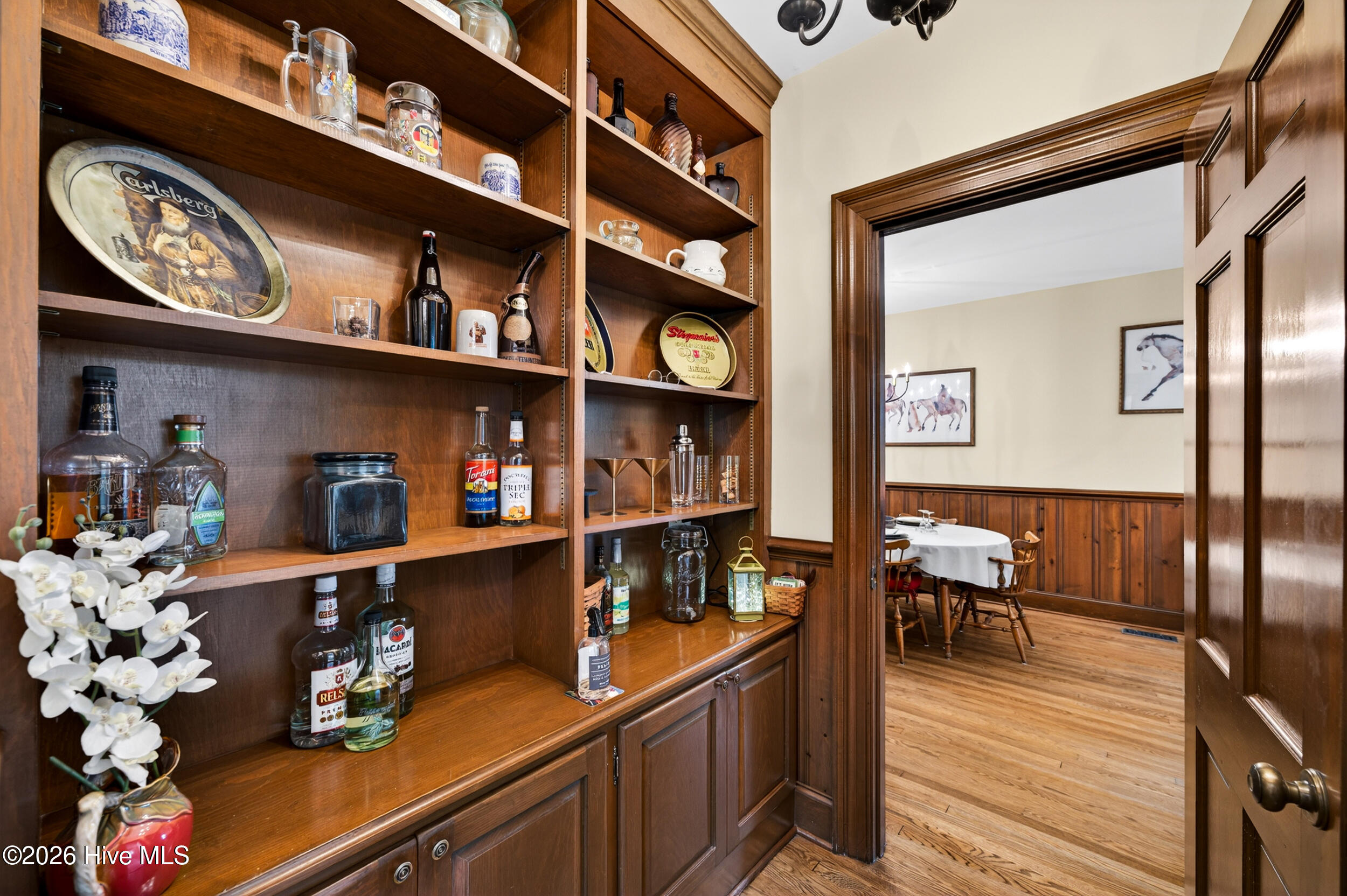200 E Park Avenue Property Photo 10