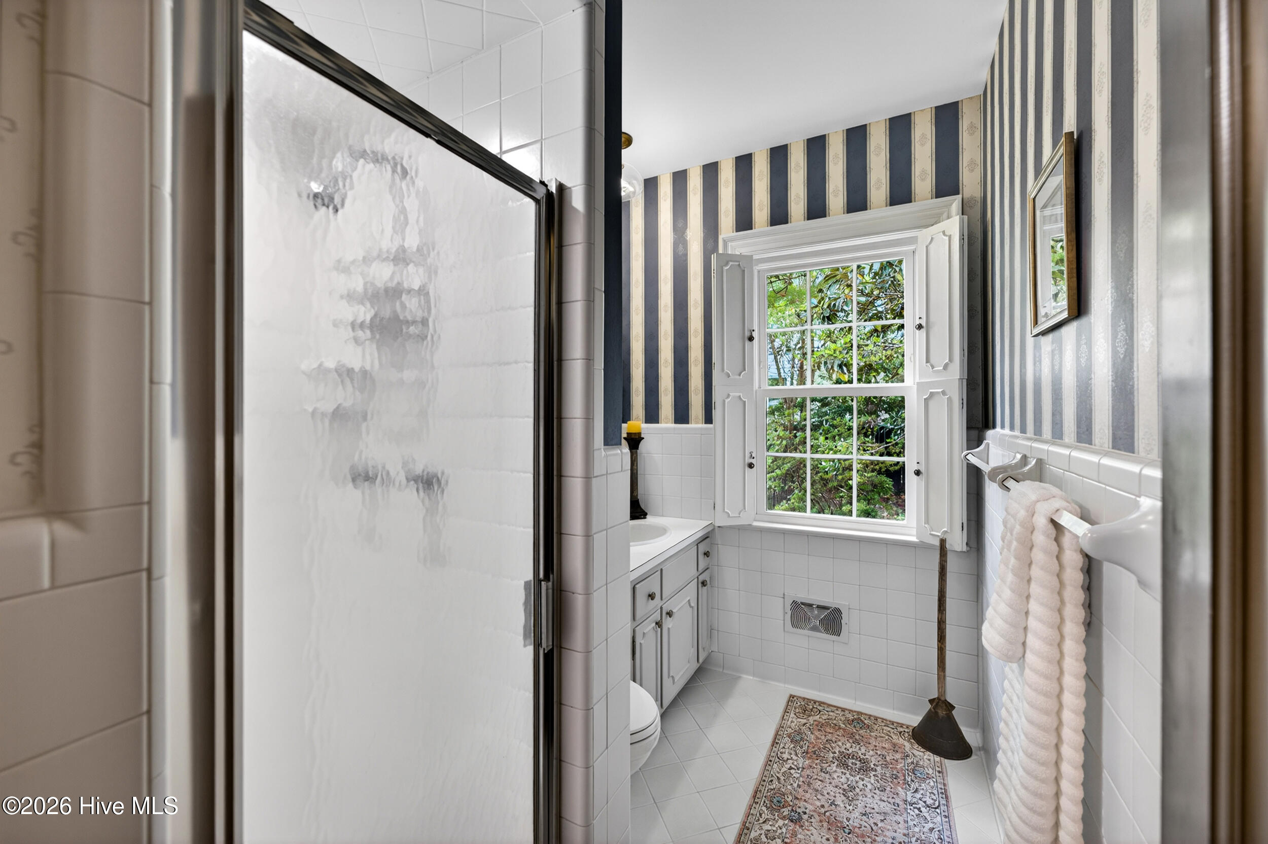 200 E Park Avenue Property Photo 11