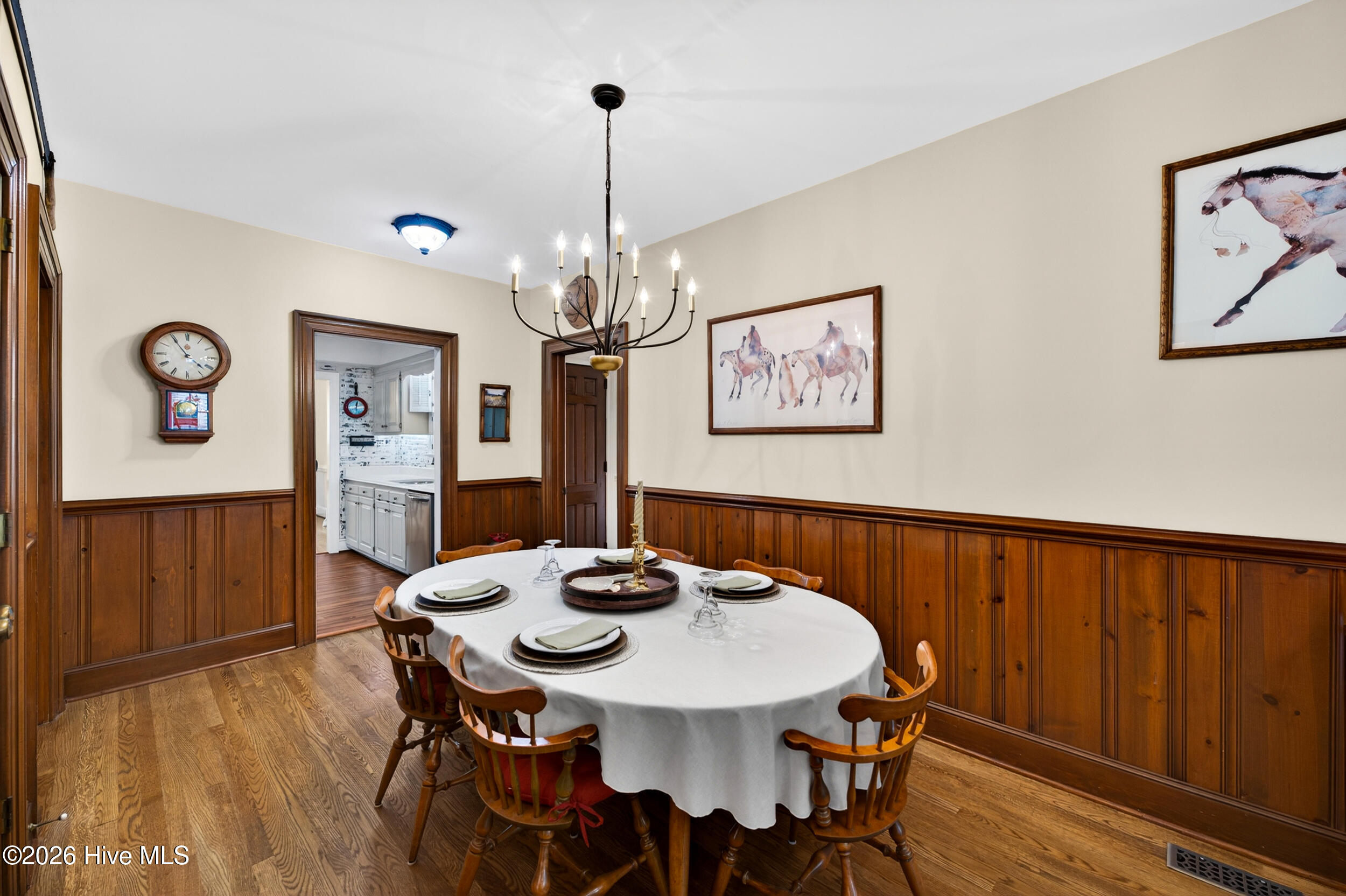 200 E Park Avenue Property Photo 17