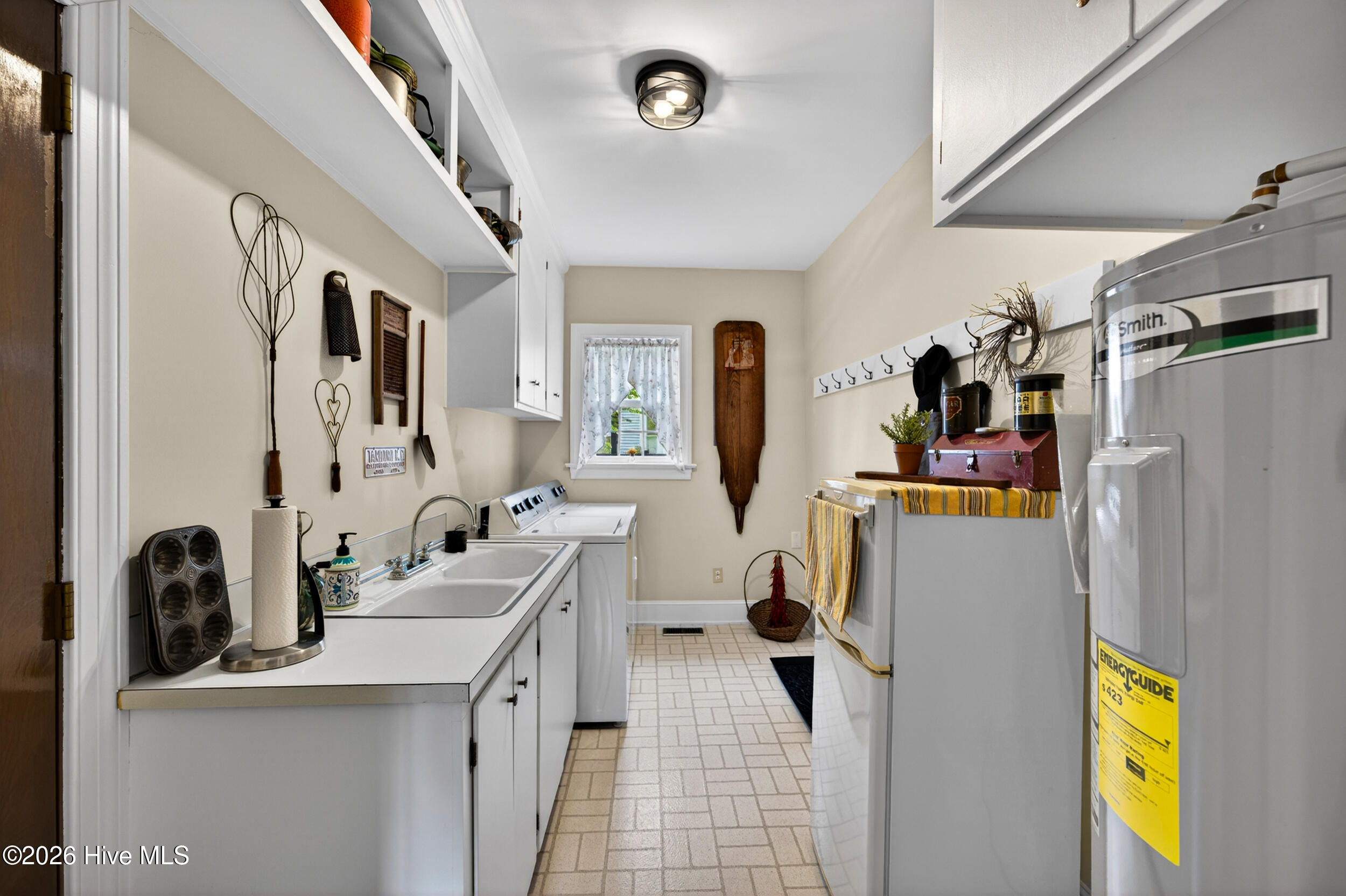 200 E Park Avenue Property Photo 20