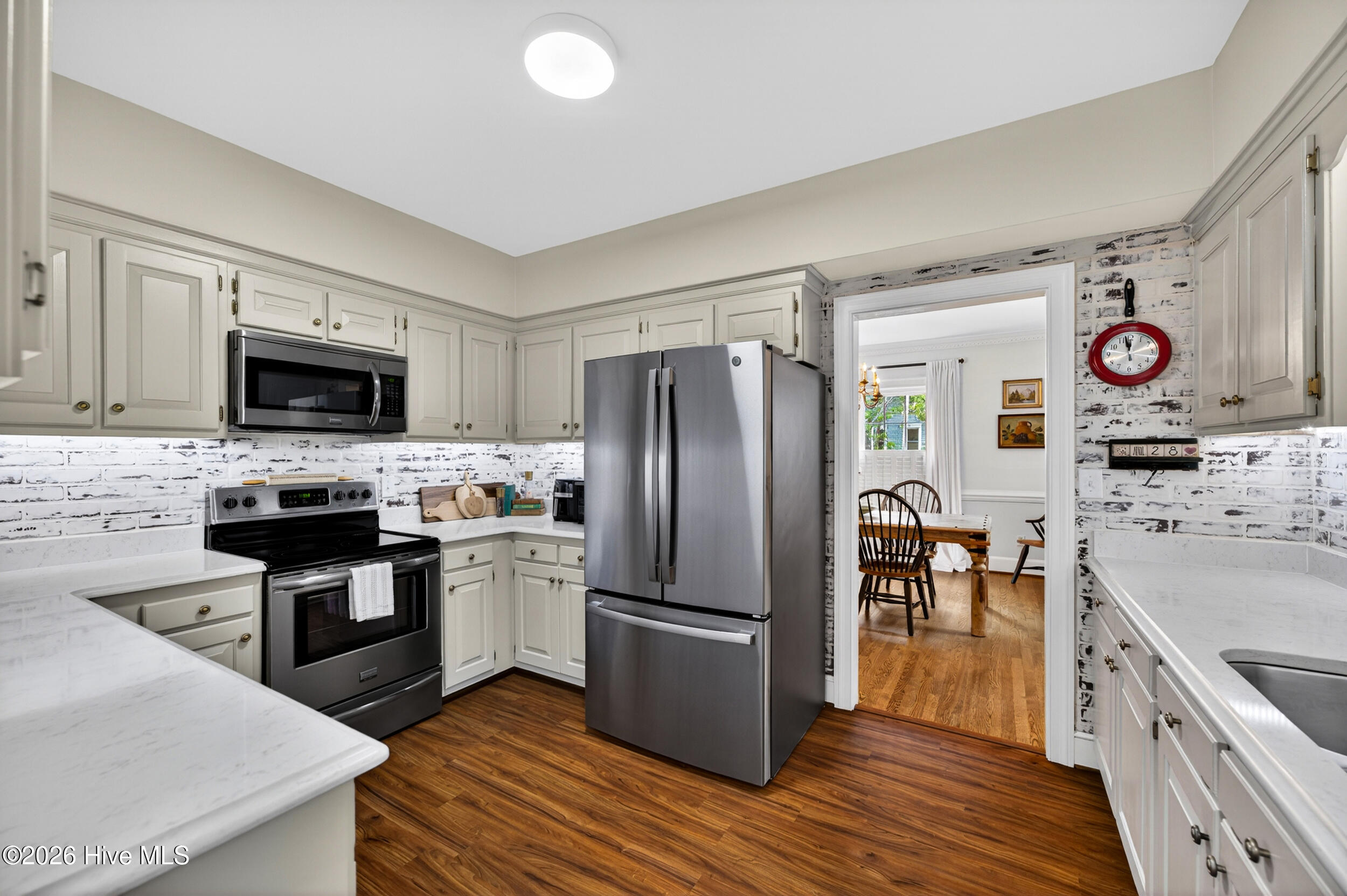 200 E Park Avenue Property Photo 21