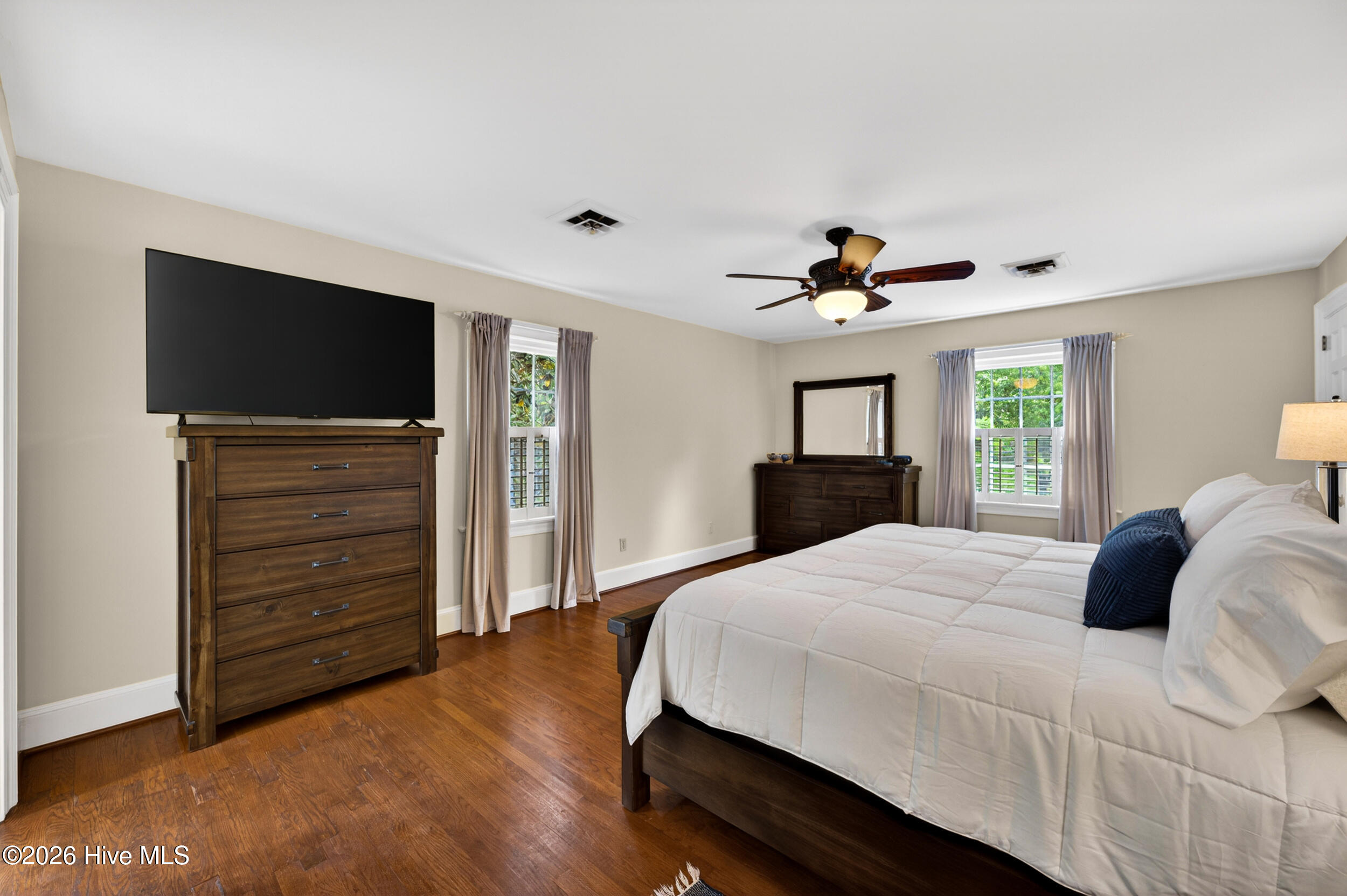 200 E Park Avenue Property Photo 25