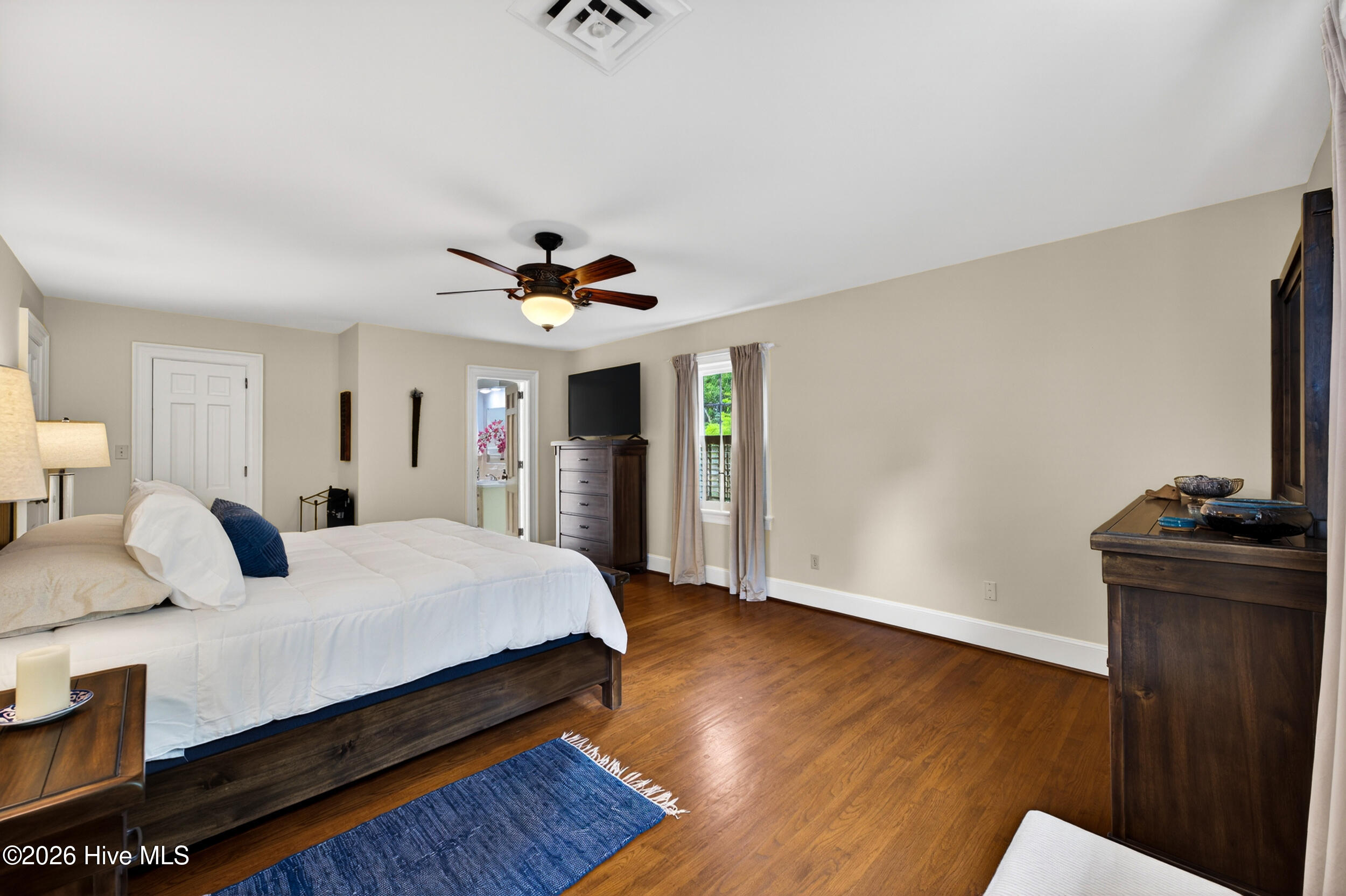 200 E Park Avenue Property Photo 27