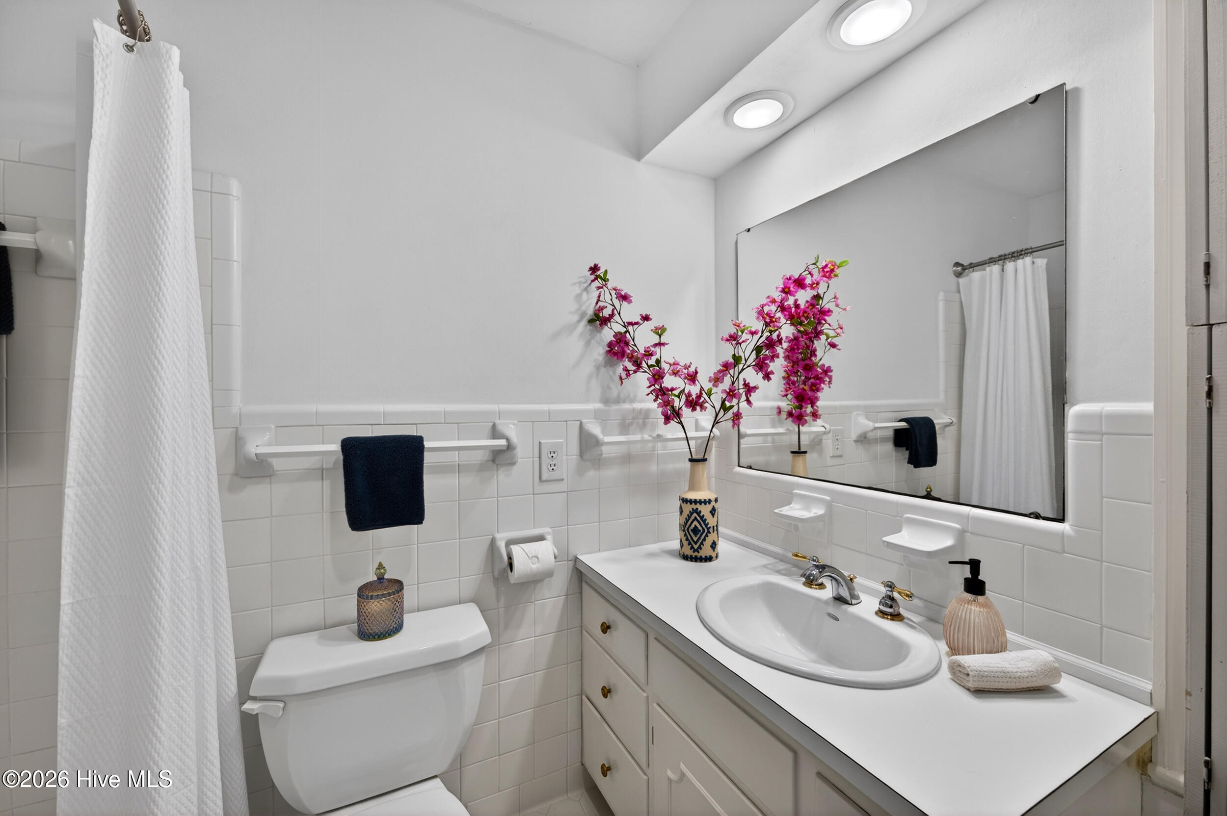 200 E Park Avenue Property Photo 29
