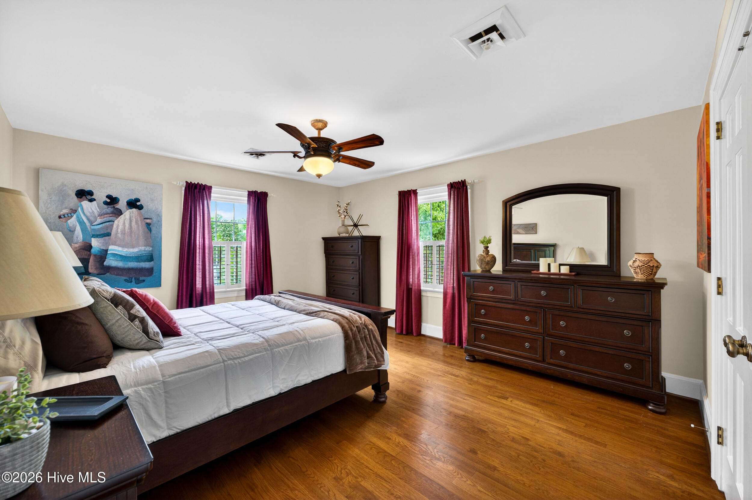 200 E Park Avenue Property Photo 33