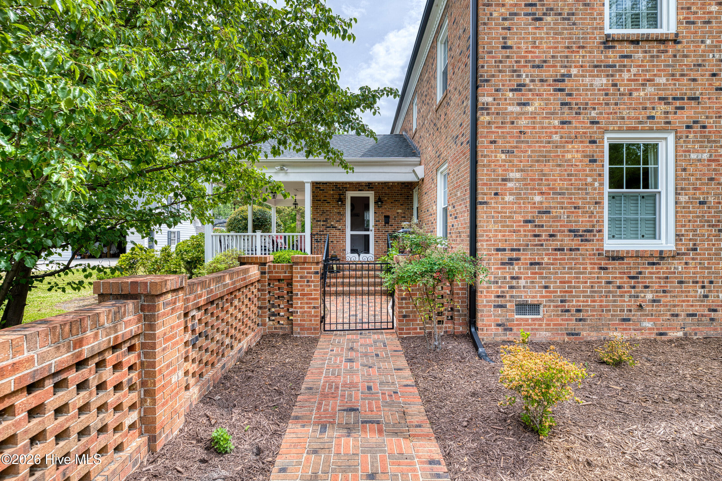200 E Park Avenue Property Photo 38