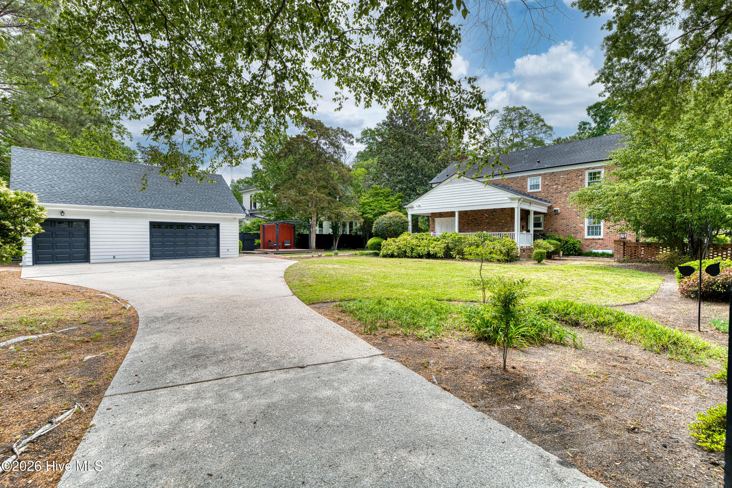 200 E Park Avenue Property Photo 39