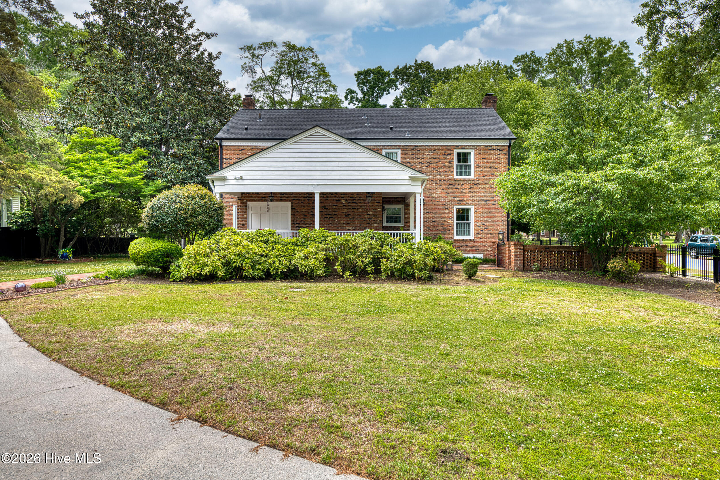 200 E Park Avenue Property Photo 40