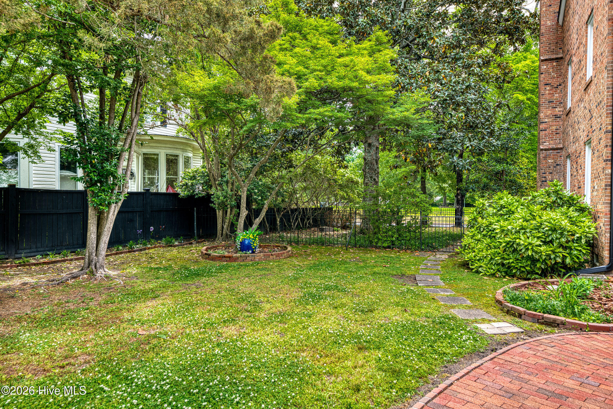200 E Park Avenue Property Photo 43