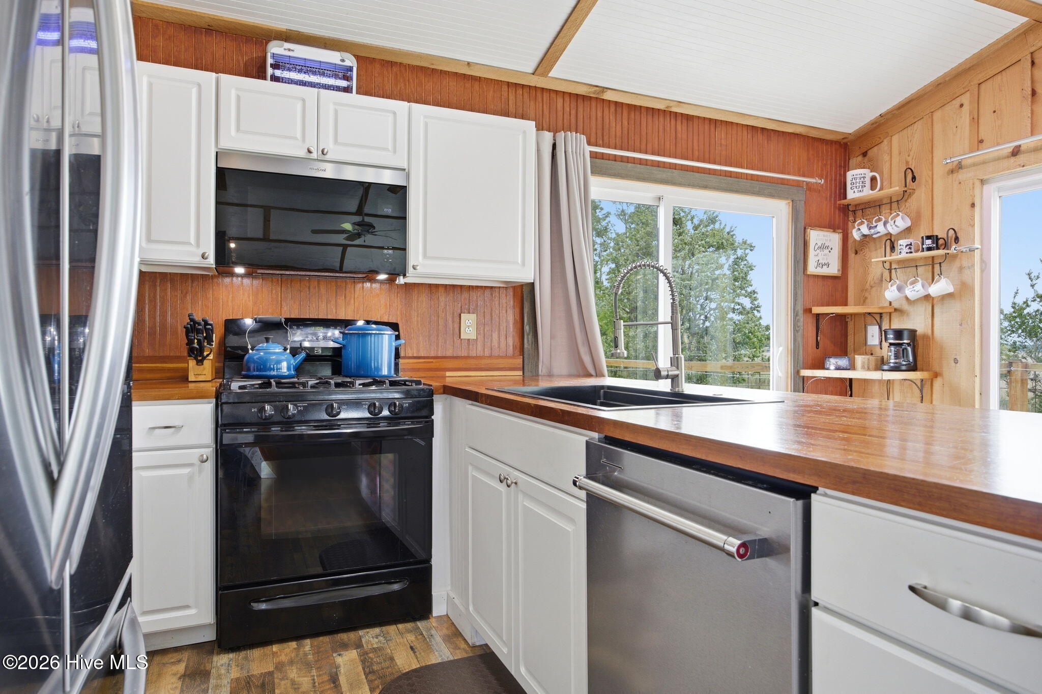 39456 U.s. Highway 264 Property Photo 14