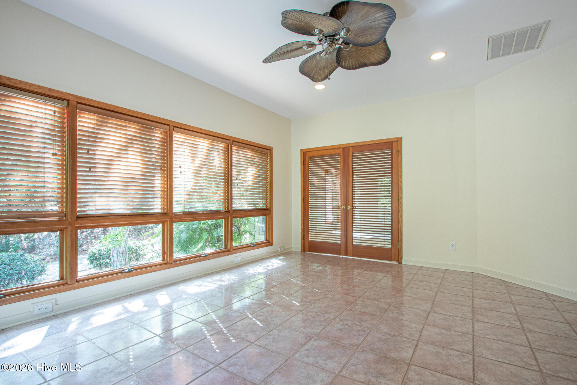 15 Shenecossett Lane Property Photo 23