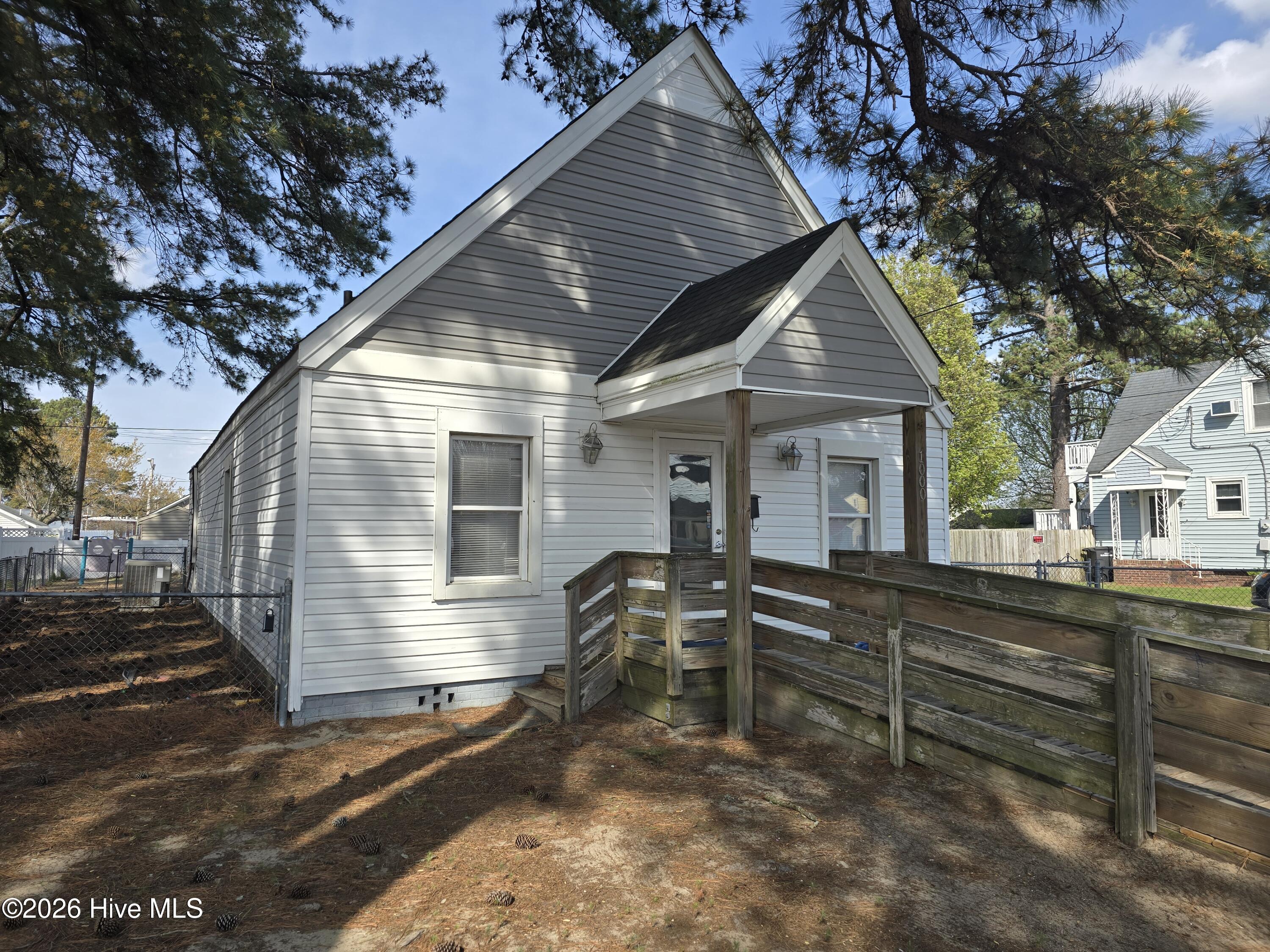 1000 Maple Street Property Photo 1