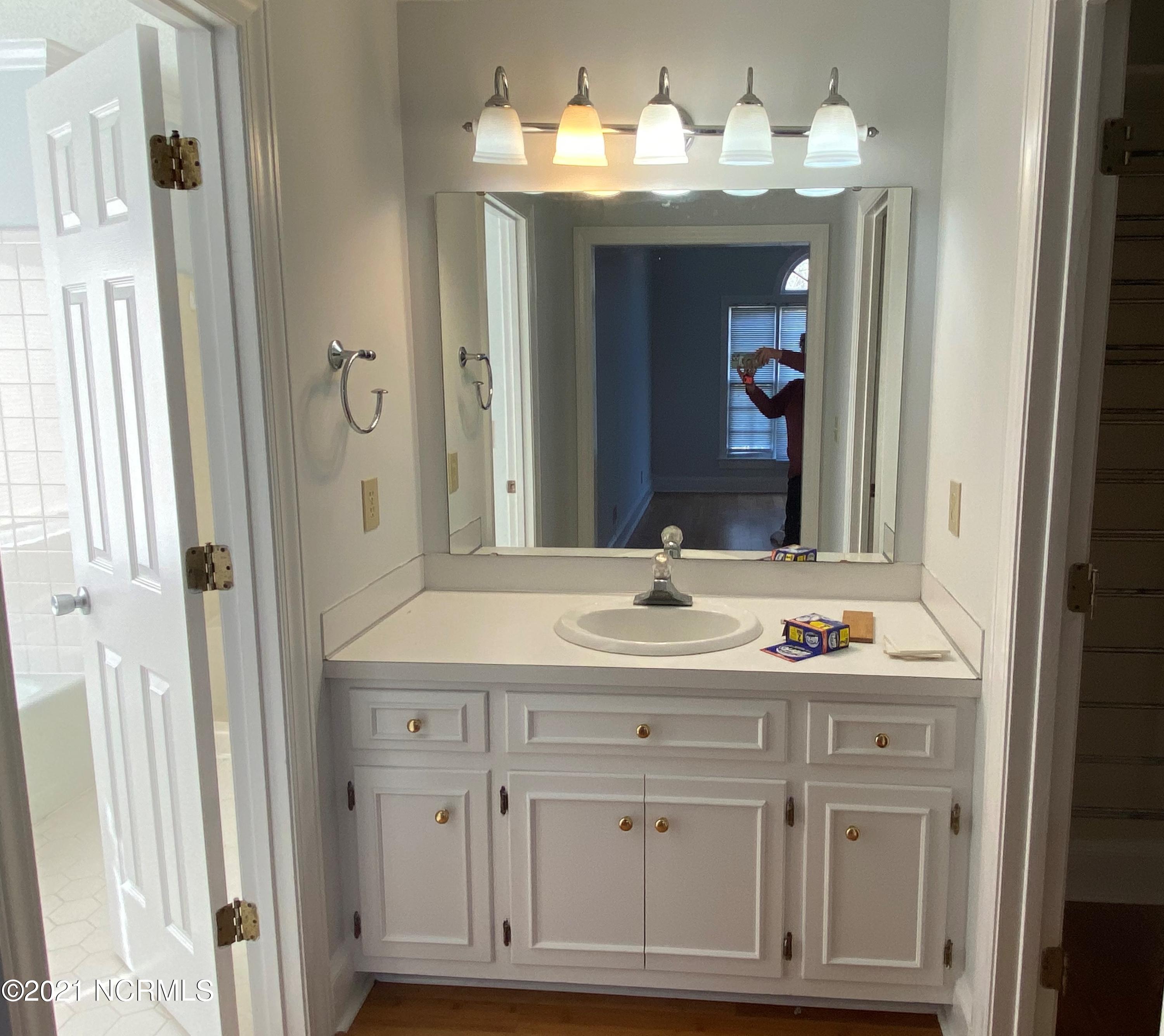 2302 Stirrup Court Property Photo 8