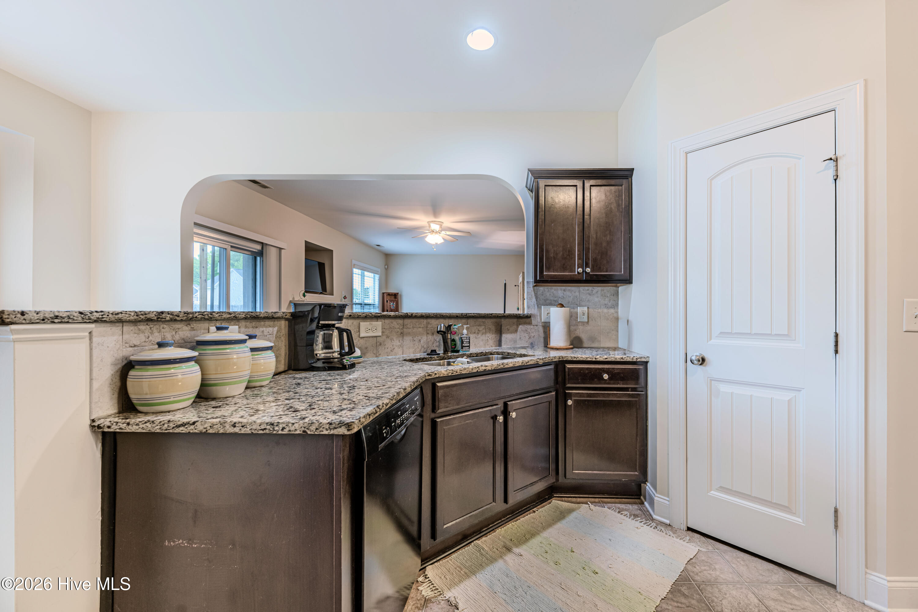 713 Oleander Street Property Photo 10
