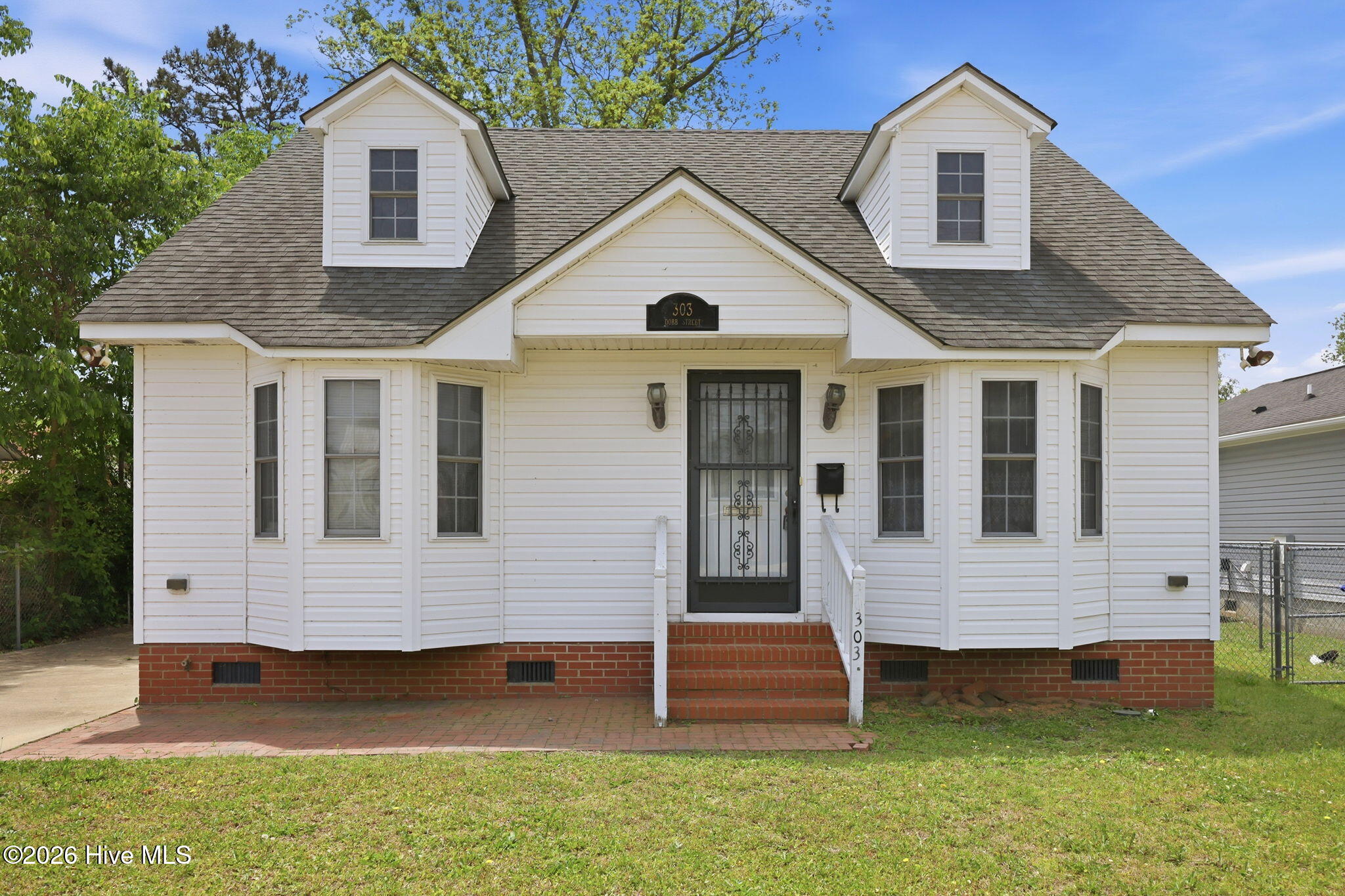 303 Dobbs Street Property Photo 1