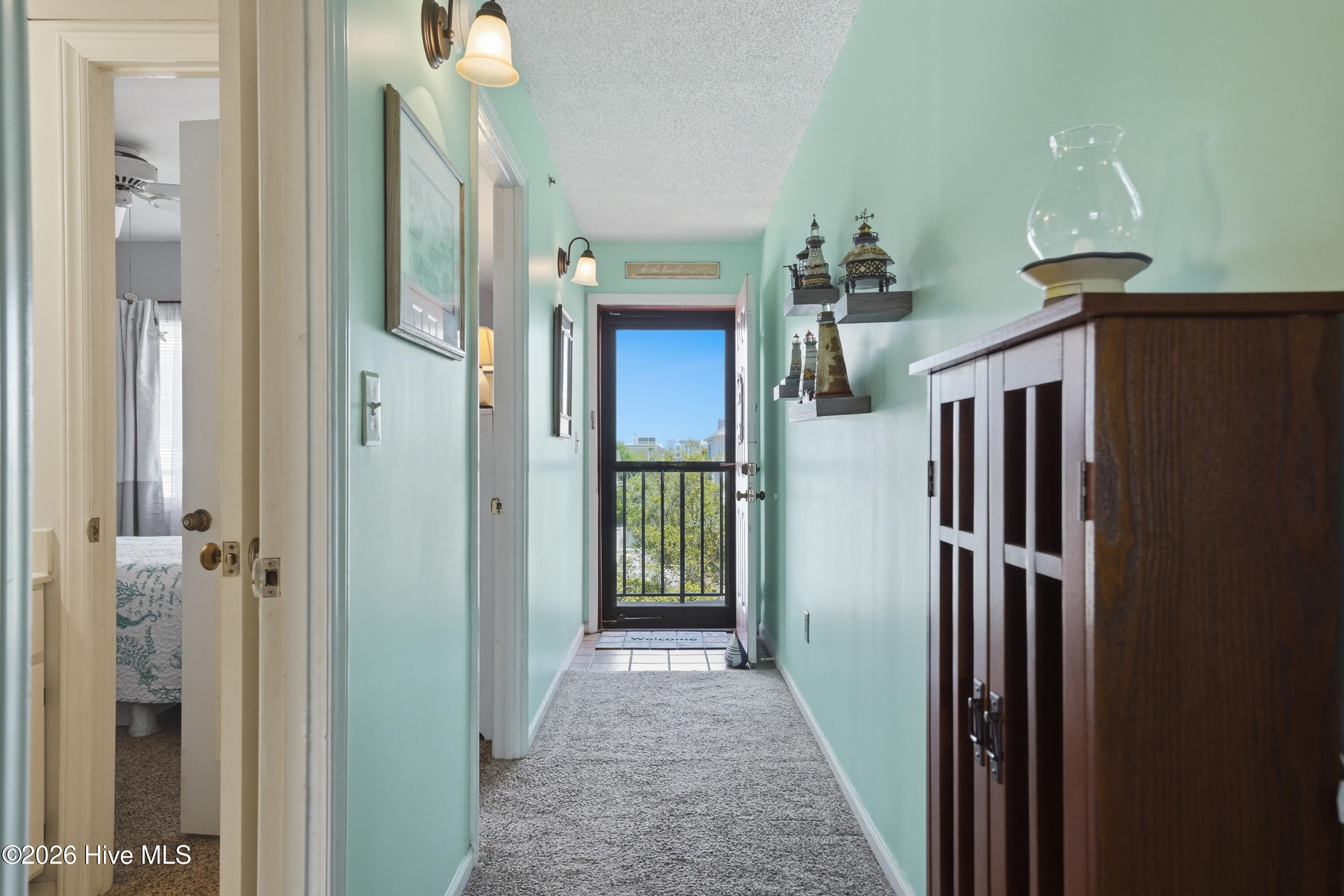 1518 Lake Park Boulevard S Unit 2b Property Photo 4