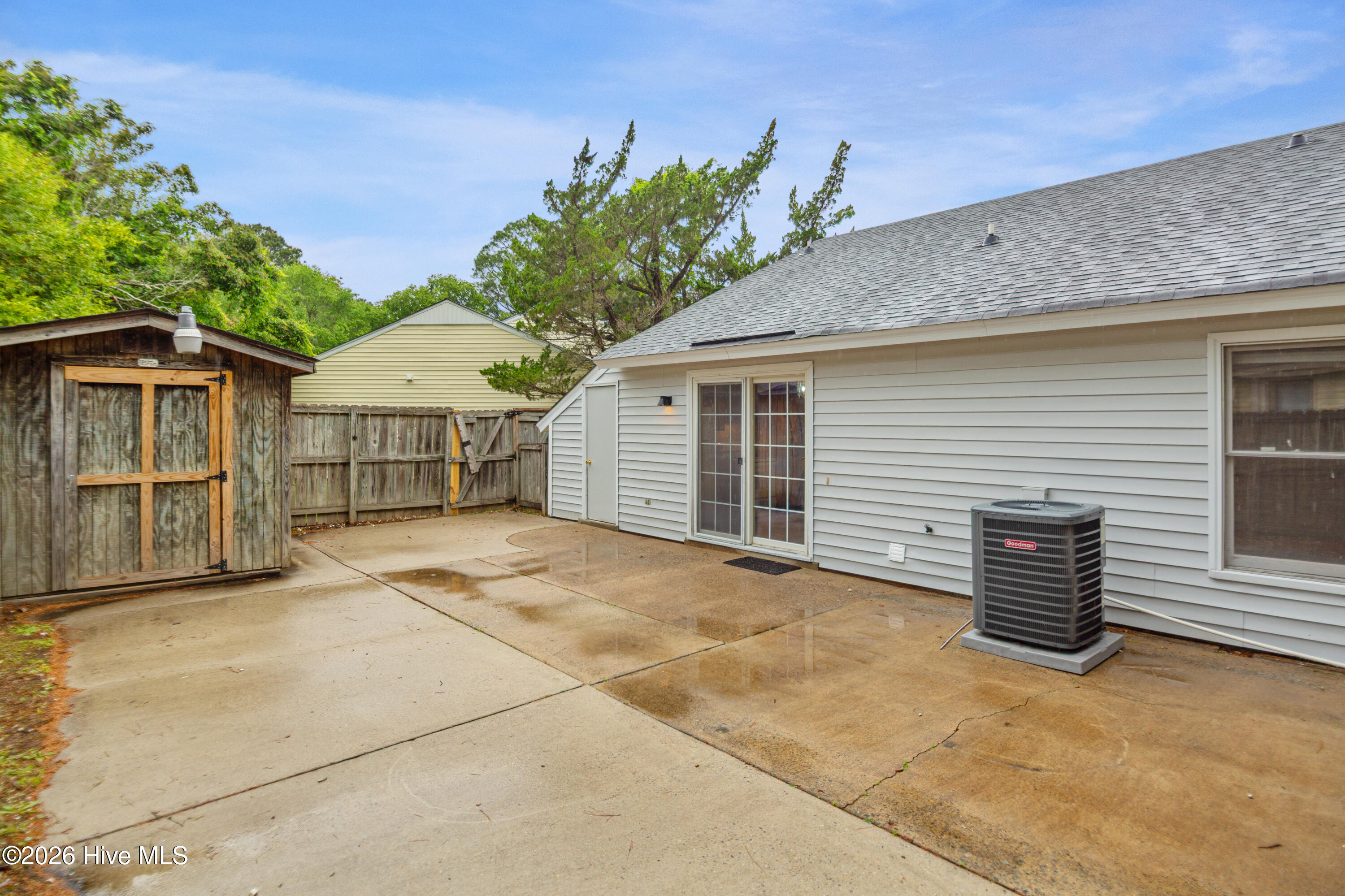 2332 Villa Drive Property Photo 8