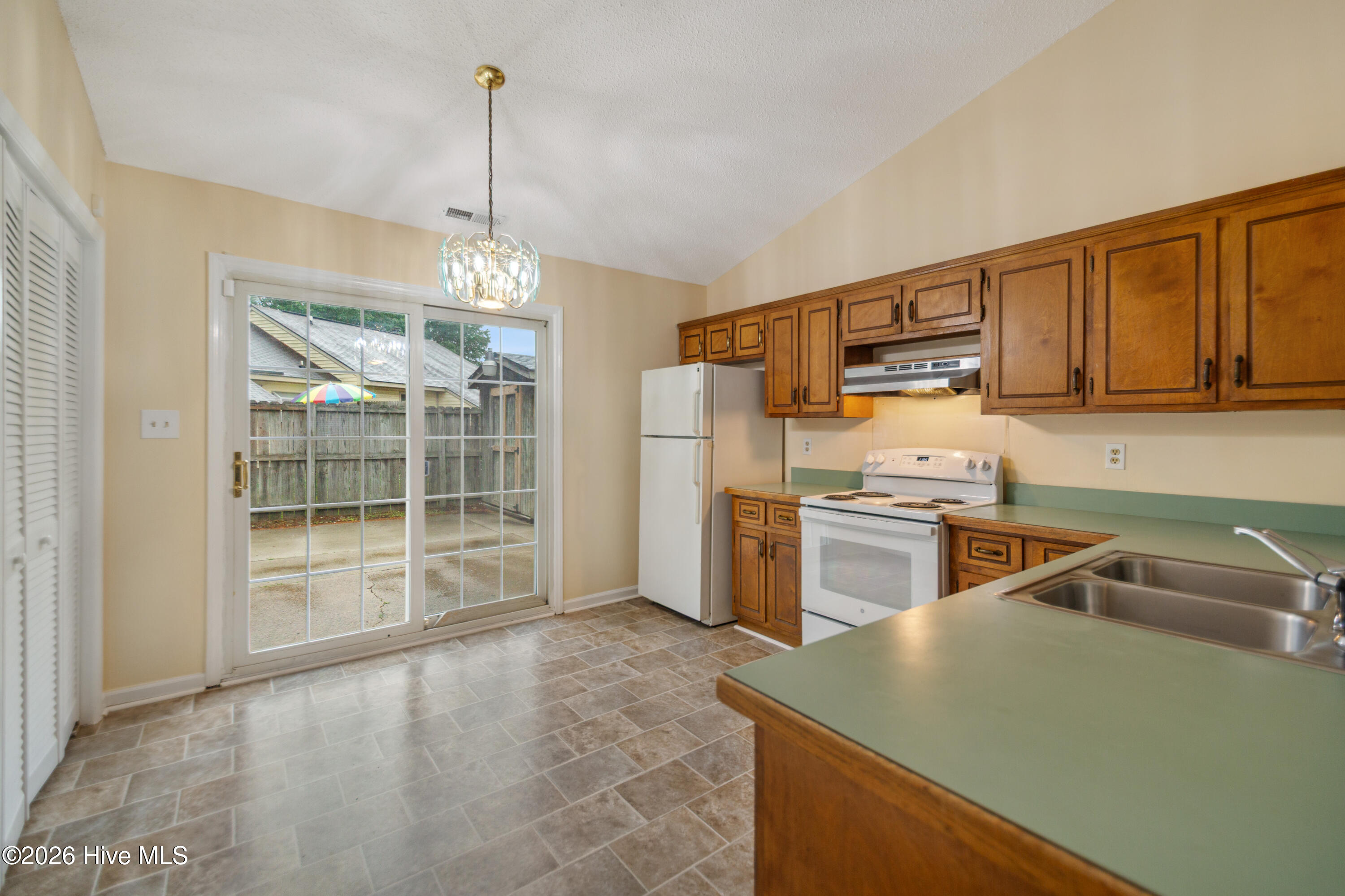 2332 Villa Drive Property Photo 13