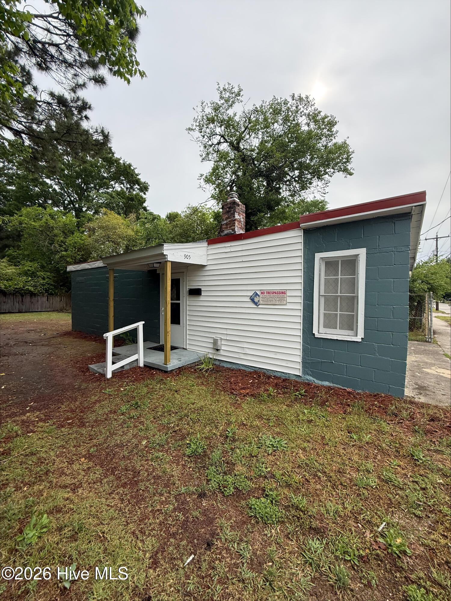 905 Nash Street E Property Photo 1