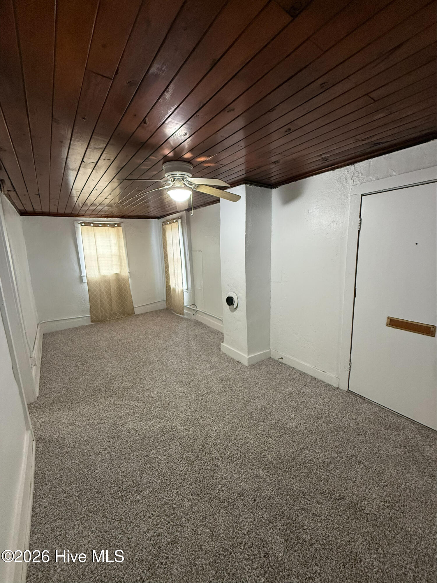 905 Nash Street E Property Photo 2