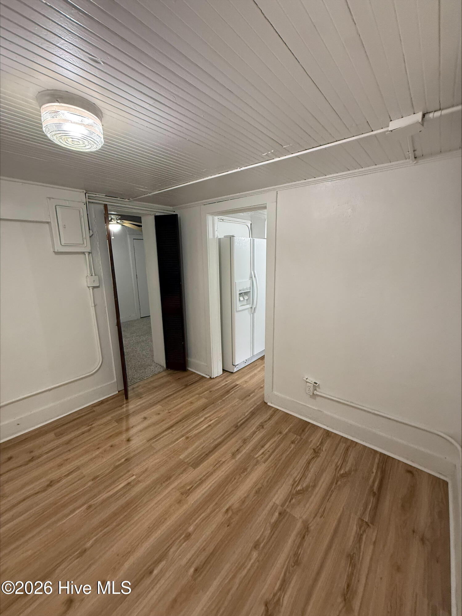 905 Nash Street E Property Photo 3