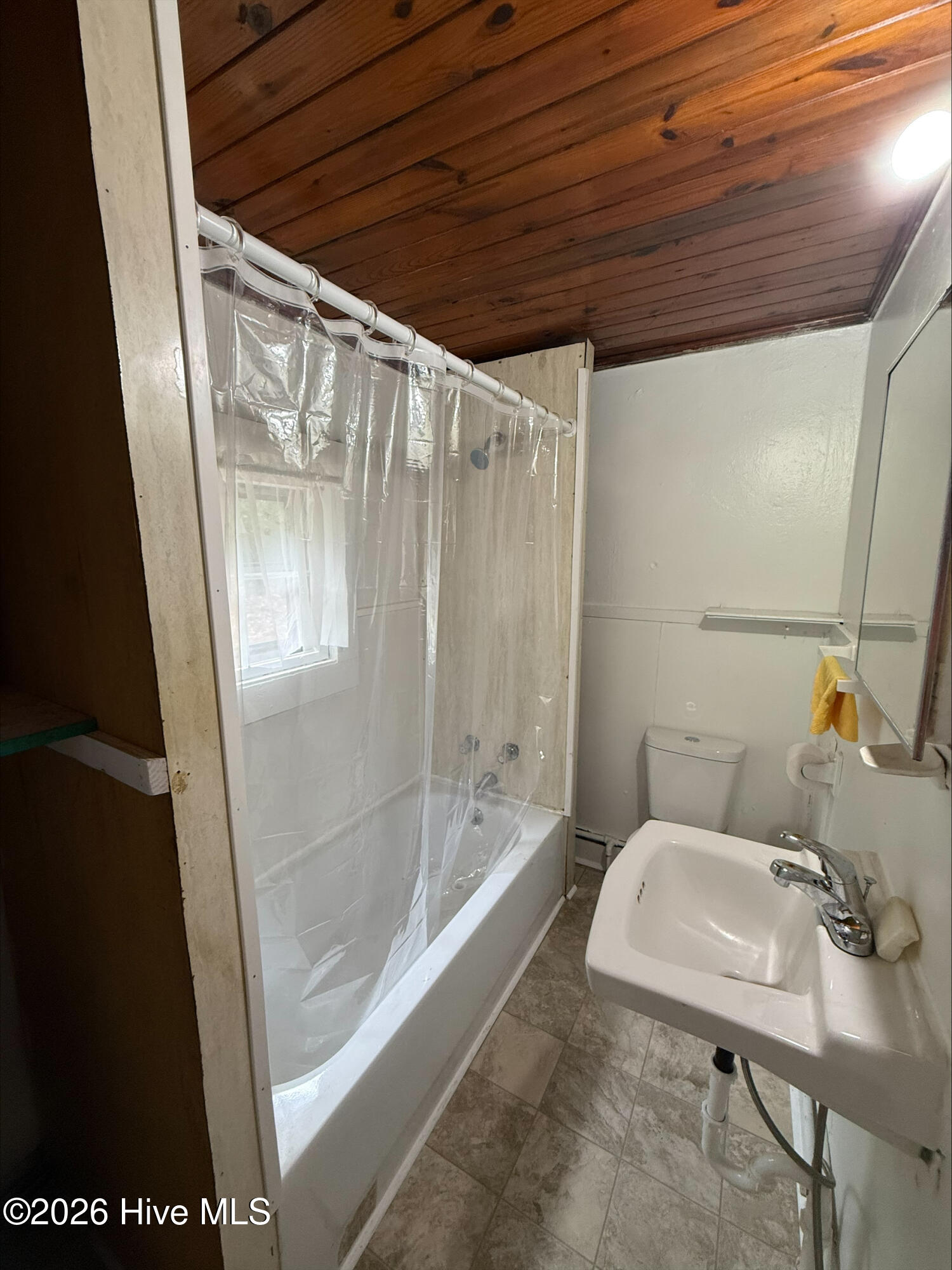 905 Nash Street E Property Photo 5
