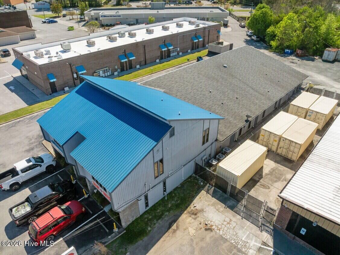 411 Western Boulevard Property Photo 2