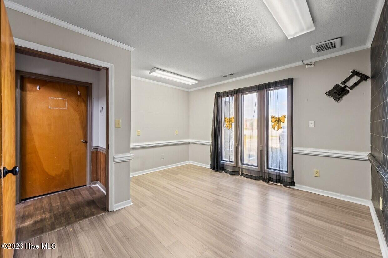 411 Western Boulevard Property Photo 6