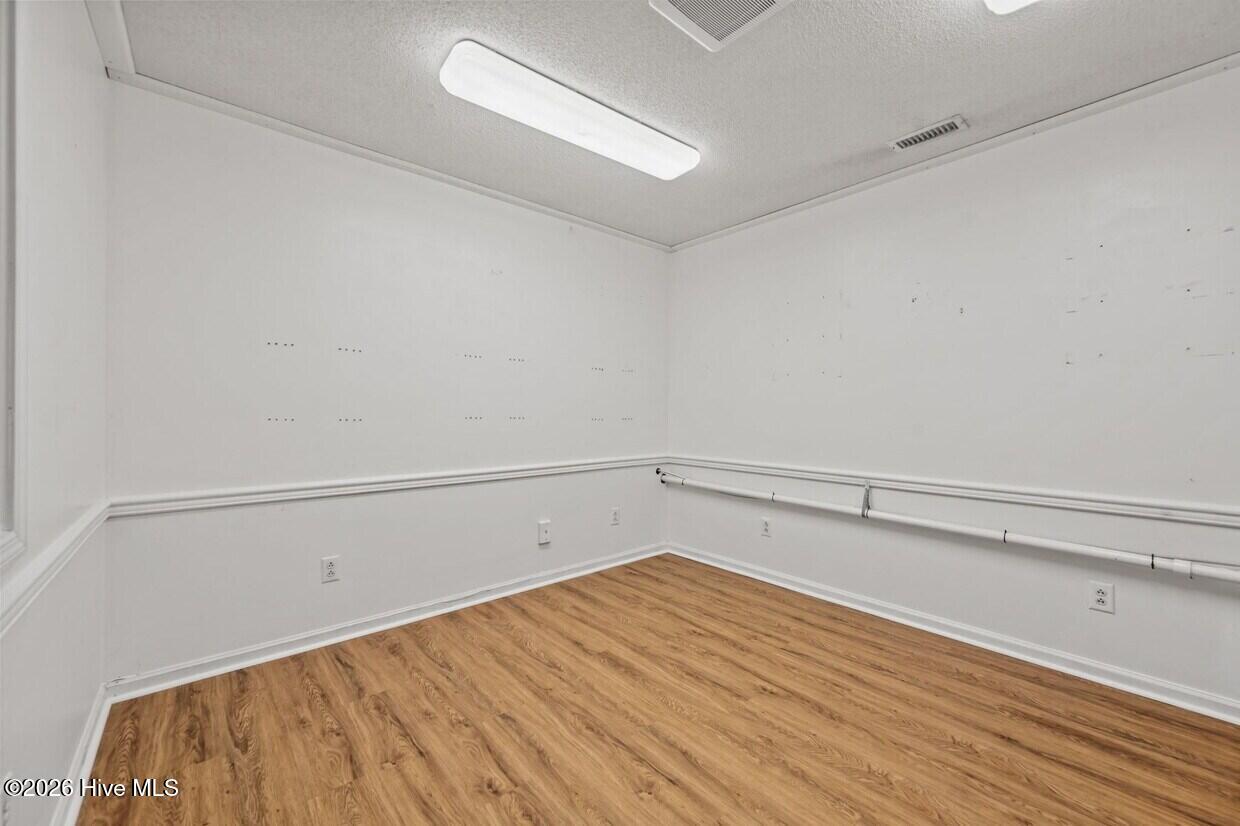 411 Western Boulevard Property Photo 10