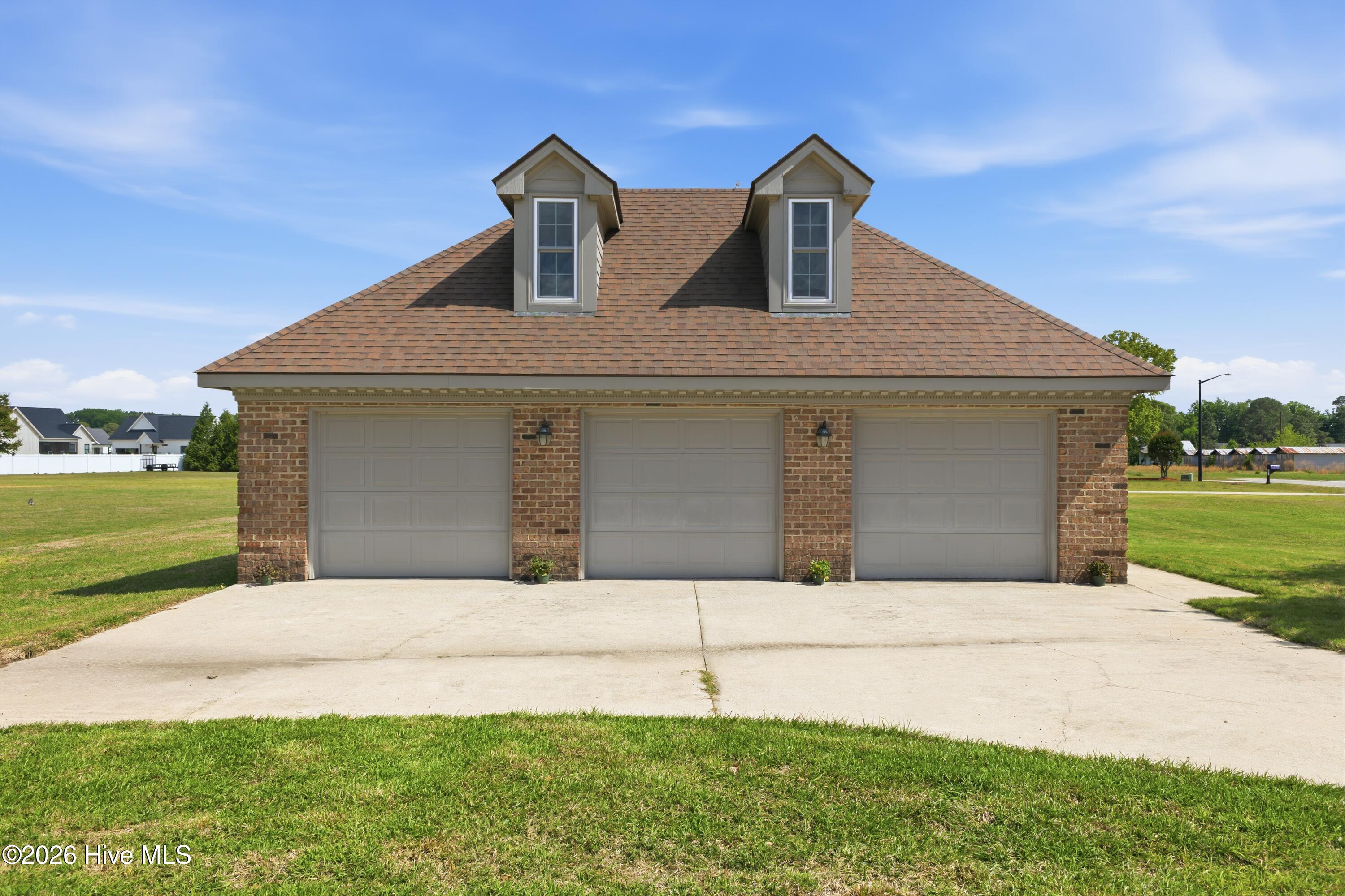 6301 Waters Edge Drive Property Photo 4