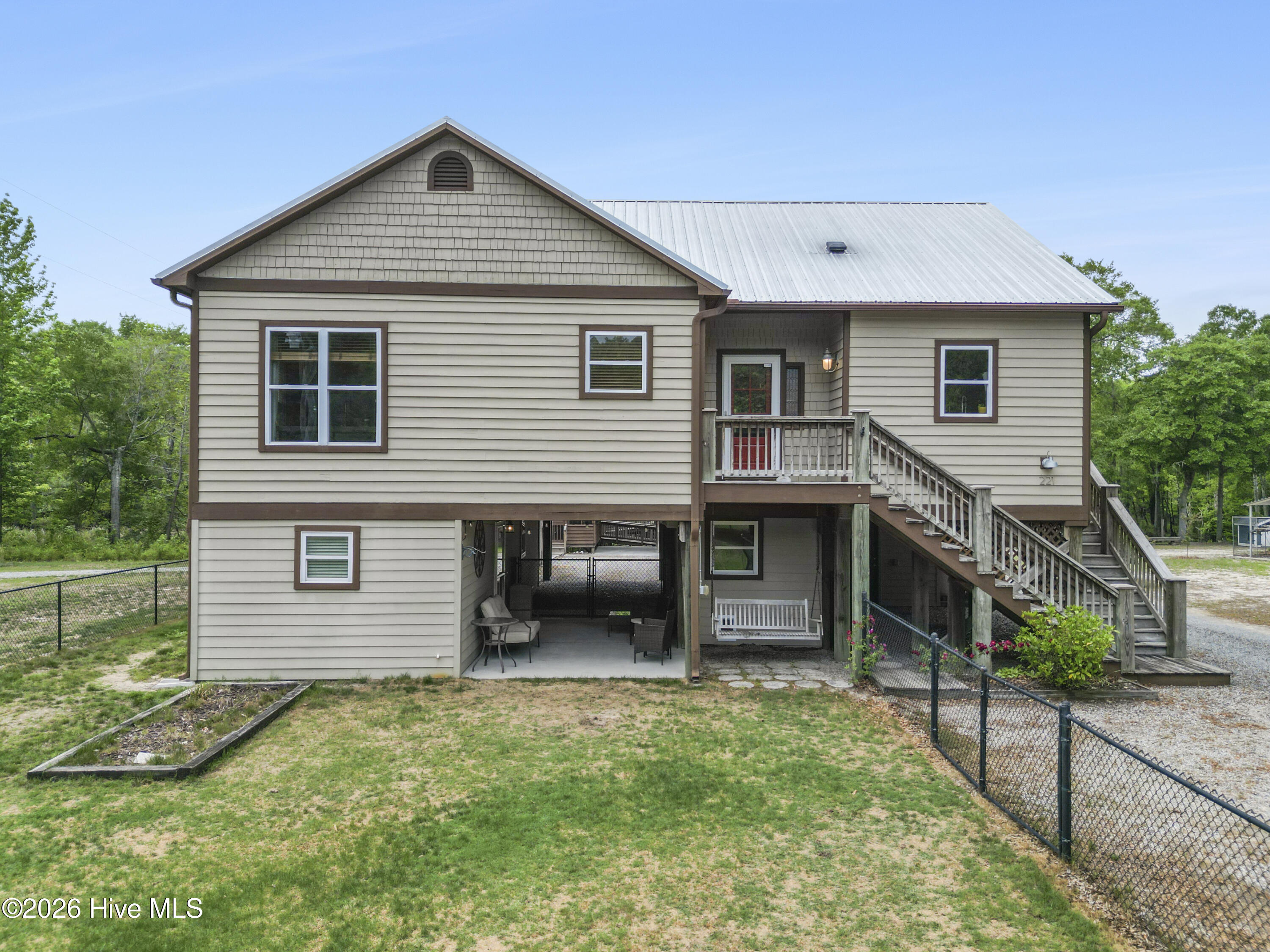 221 Estate Road Property Photo 1