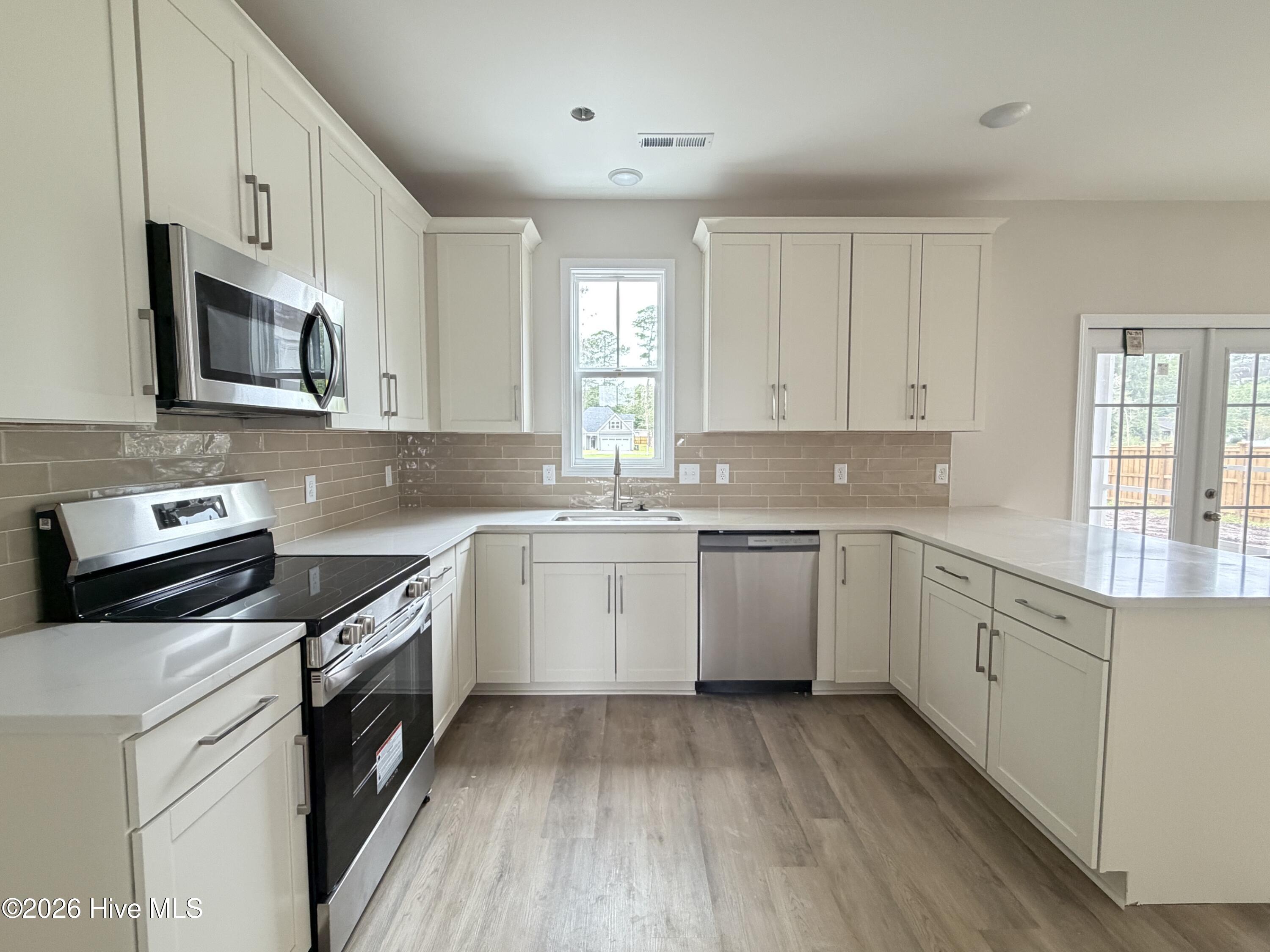 1059 Lexington Avenue Ne Property Photo 3