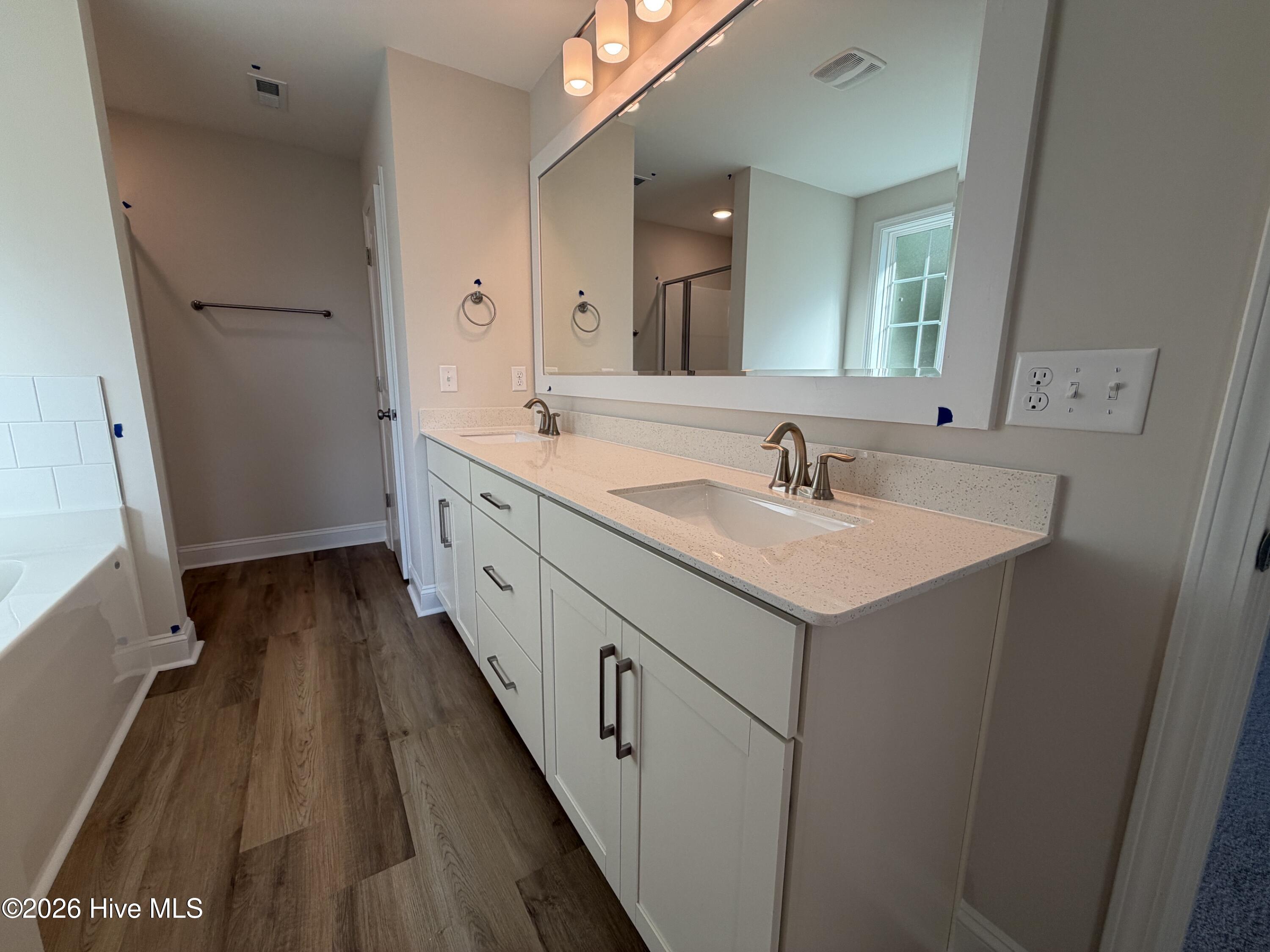 1059 Lexington Avenue Ne Property Photo 9