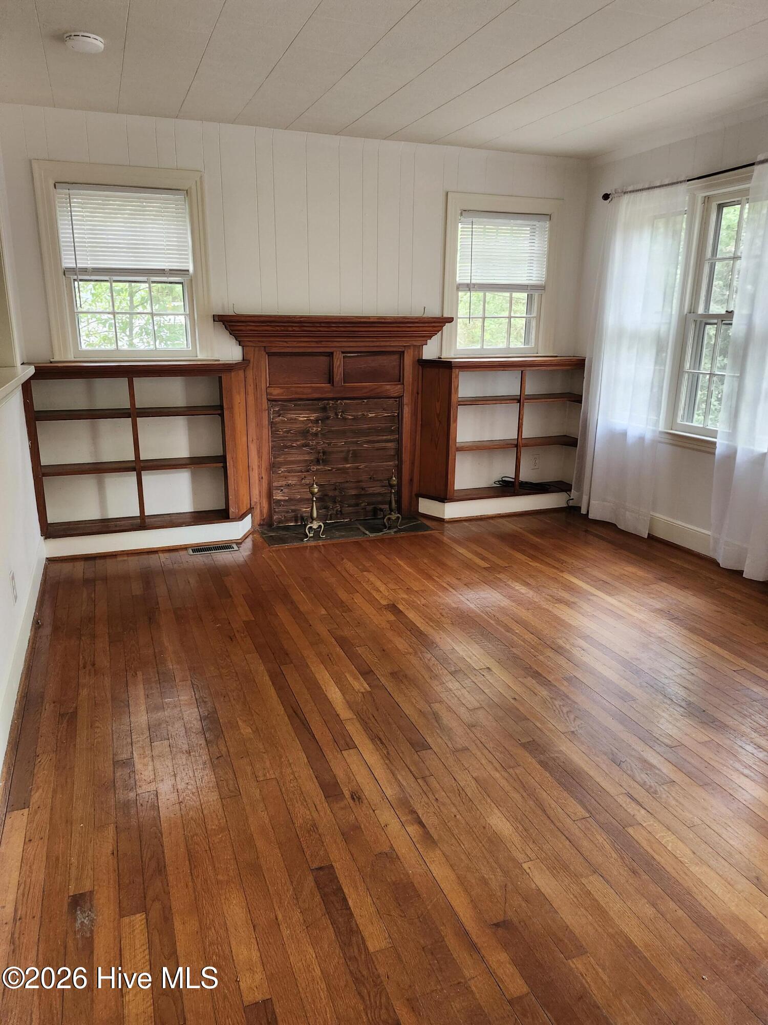 340 E Delaware Avenue Property Photo 3