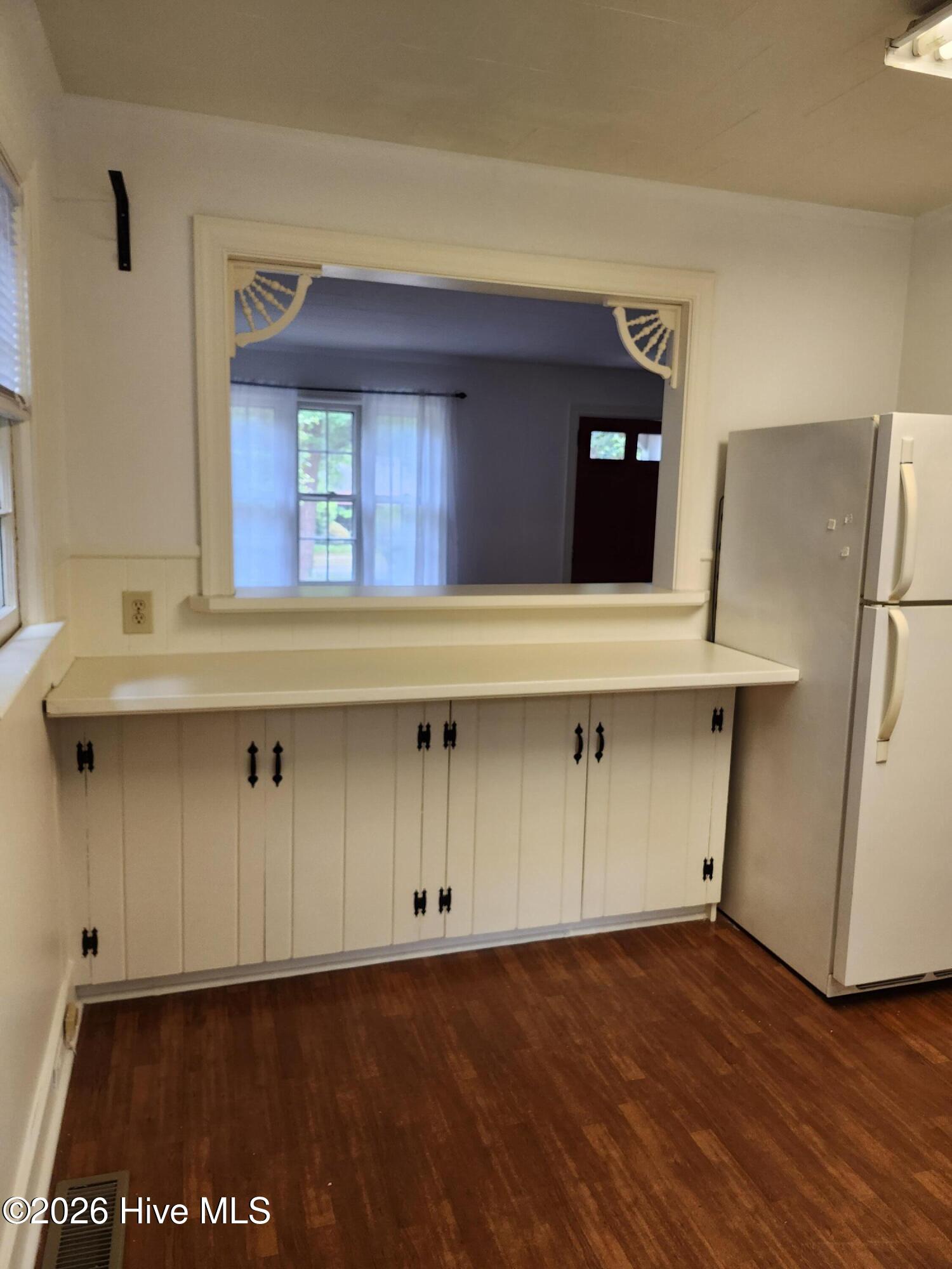 340 E Delaware Avenue Property Photo 9