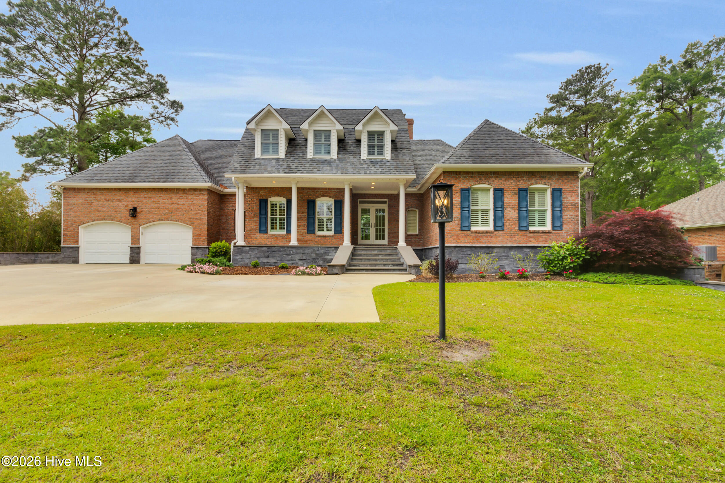 611 Creekwood Drive Property Photo 1